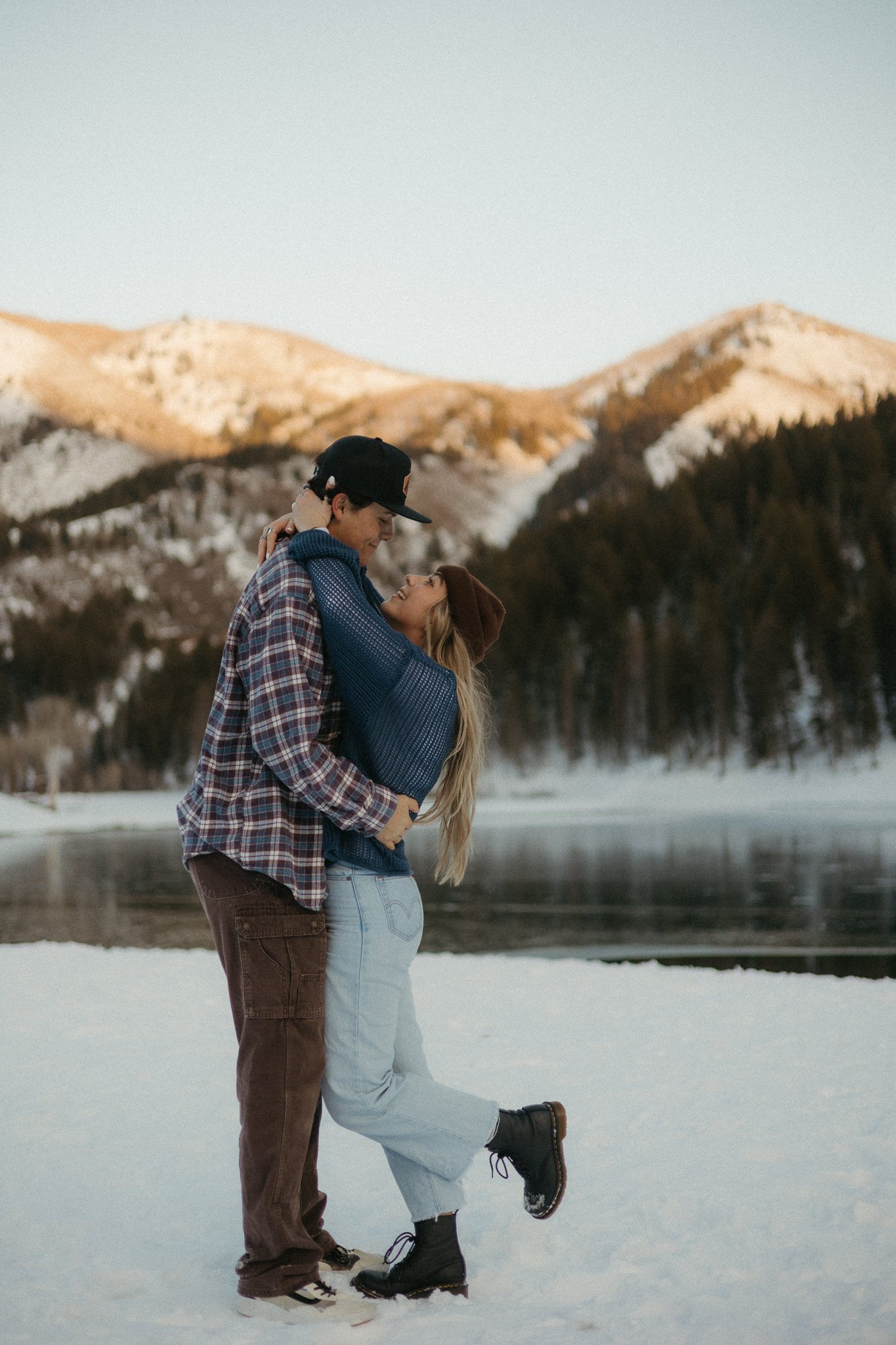Tibble-Fork-Utah-Winter-Couple-Shoot-Snow-Hopes-and-cheers-88.jpg