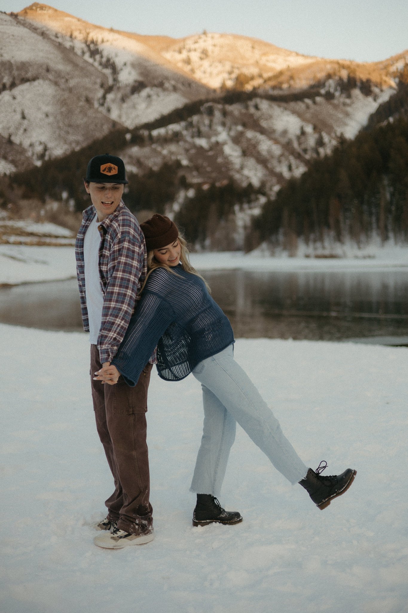 Tibble-Fork-Utah-Winter-Couple-Shoot-Snow-Hopes-and-cheers-101.jpg