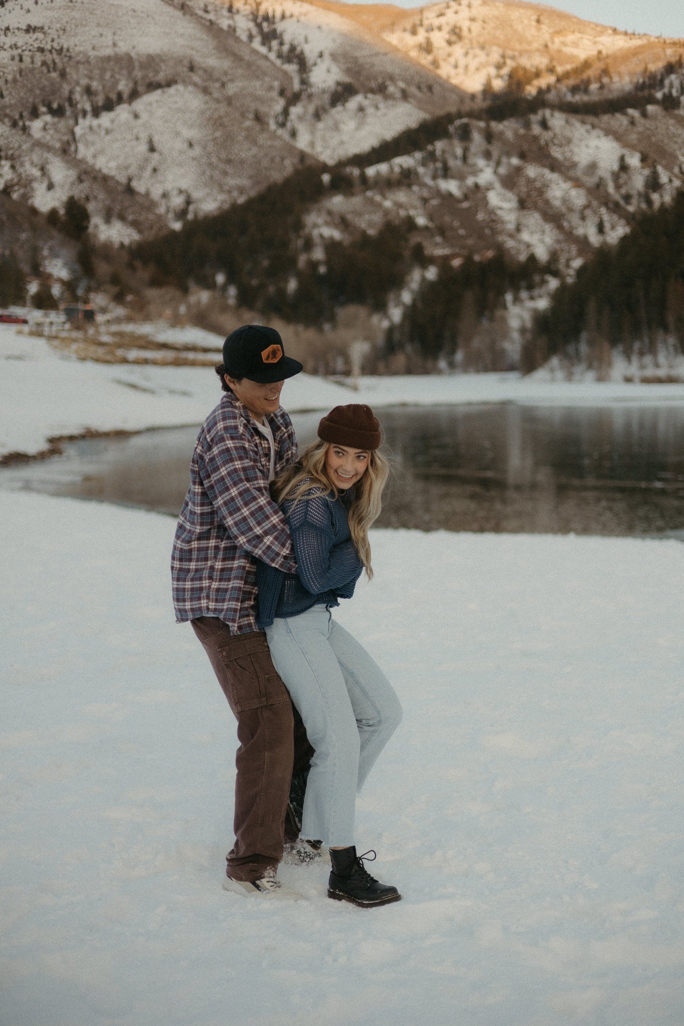 Tibble-Fork-Utah-Winter-Couple-Shoot-Snow-Hopes-and-cheers-103.jpg