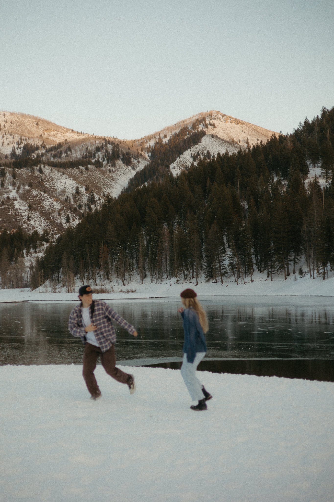 Tibble-Fork-Utah-Winter-Couple-Shoot-Snow-Hopes-and-cheers-116.jpg