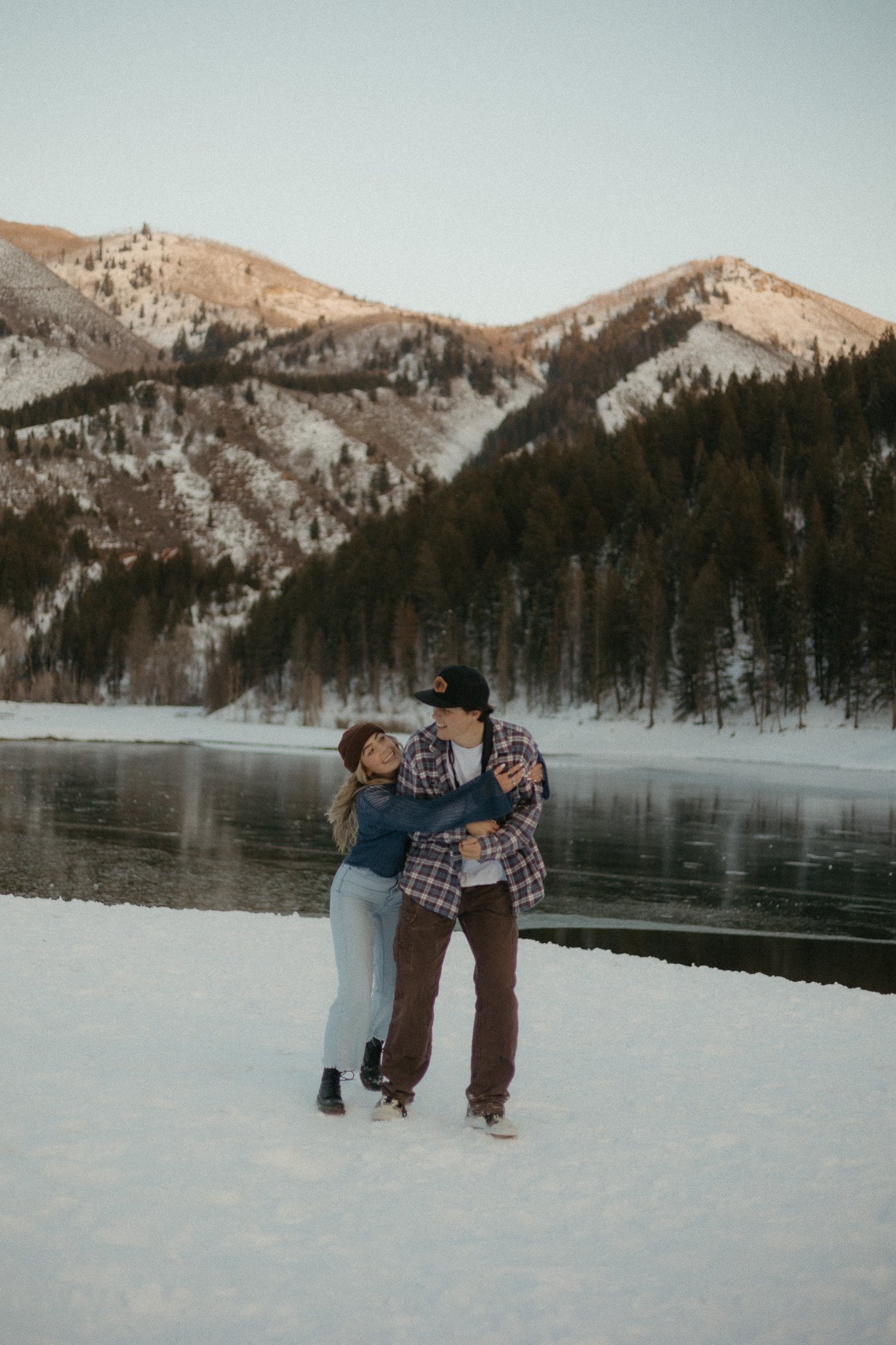 Tibble-Fork-Utah-Winter-Couple-Shoot-Snow-Hopes-and-cheers-120.jpg