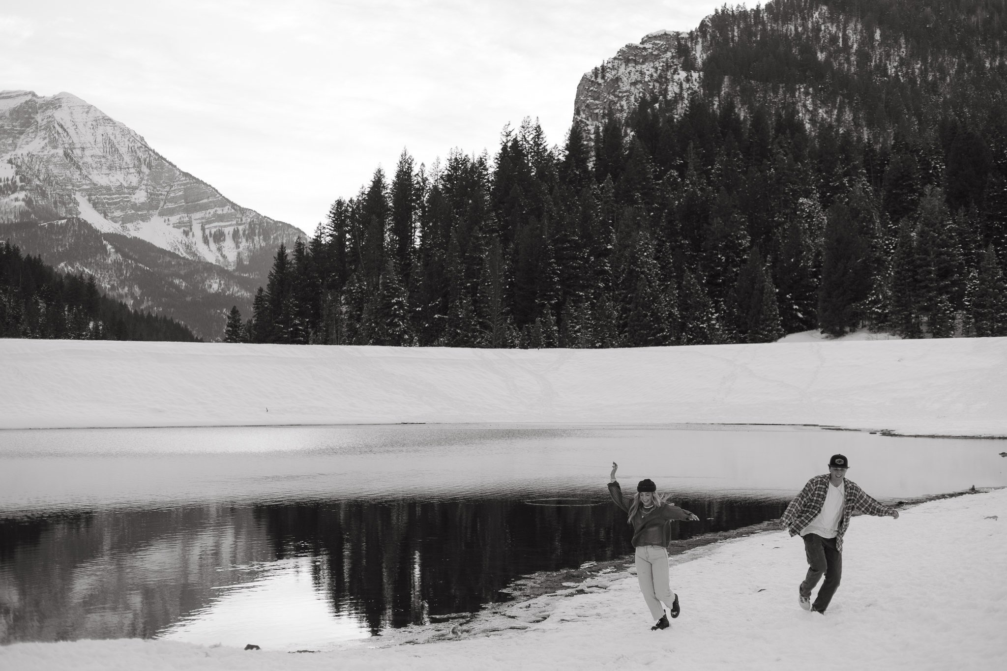 Tibble-Fork-Utah-Winter-Couple-Shoot-Snow-Hopes-and-cheers-151.jpg