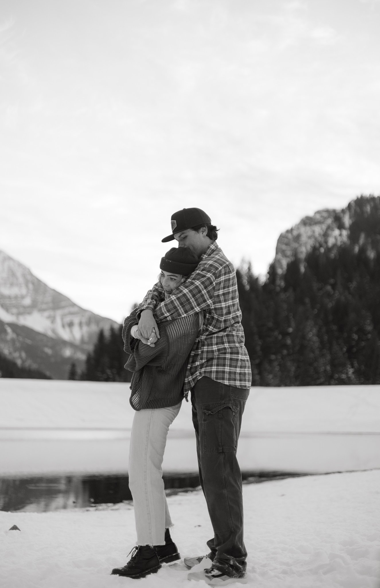 Tibble-Fork-Utah-Winter-Couple-Shoot-Snow-Hopes-and-cheers-162.jpg