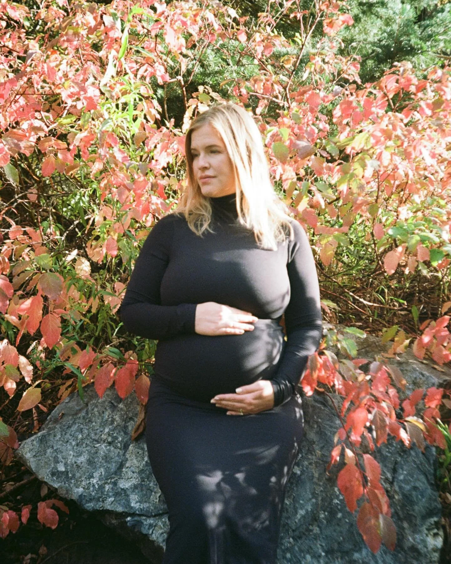Waiting on their baby girl 🤍

I had the joy of capturing @ktkru and her husband during this beautiful season of anticipation. The golden fall light, the colors, and their connection made this maternity session truly magical

@thefindlab 
#maternityp