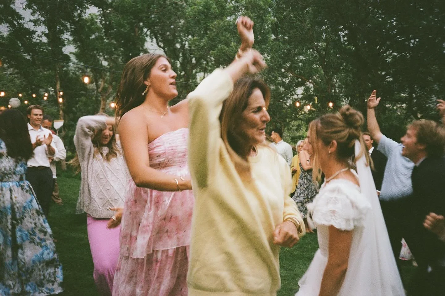 Dance floors are one of my favorite parts during a wedding and probably the place where you can find me dancing as well. 

@thefindlab 

#utahweddingphotographer