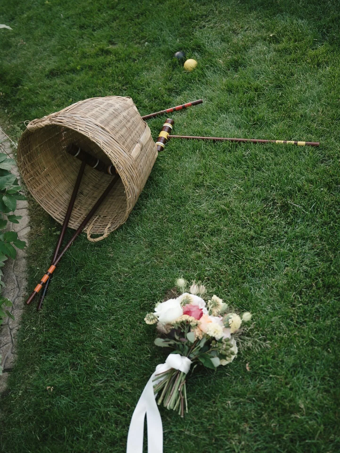 When the little things left behind and the couple&rsquo;s own wedding details come together to create the perfect flat lay. Magic in the simplest moments

#croquet #utahweddingphotographer #saltlakecitywedding