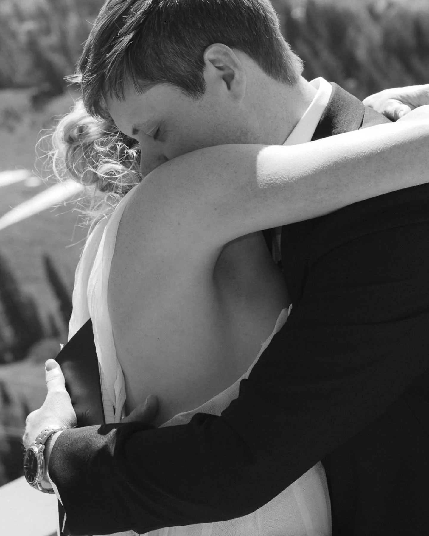 There is something magical in that first moment before the wedding, and also can&rsquo;t stop listening to Rosalia&rsquo;s album so here we go 

#utahweddingphotographer #firstlookwedding #saltlakecityweddingphotographer