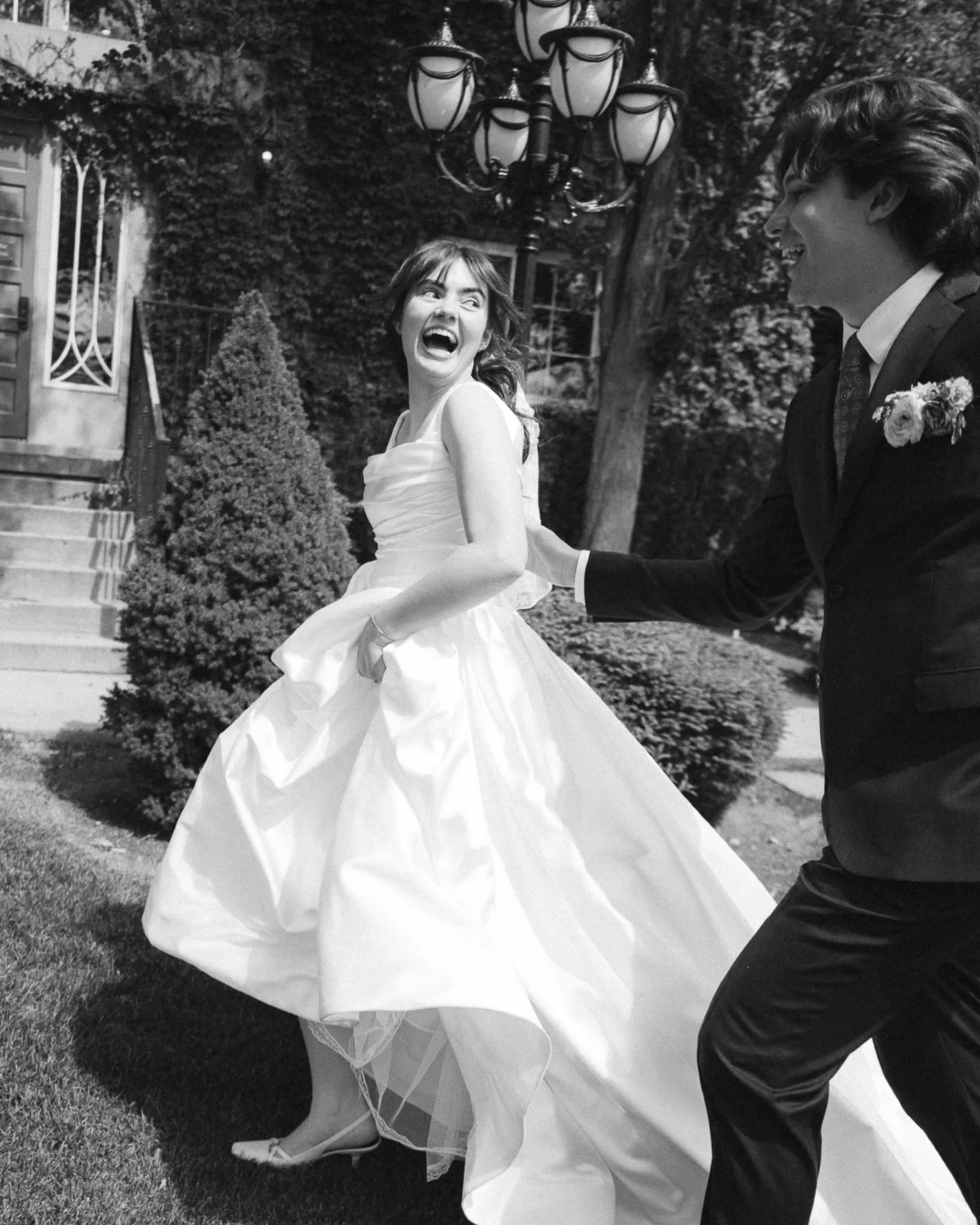 A wedding in black and white.
M&amp;J wedding was absolutely beautiful. The love and happiness shared that day was incredible and I&rsquo;m so grateful I got to be part of it. 

#utahweddingphotographer #northhamptonhouse #weddinginblackandwhite