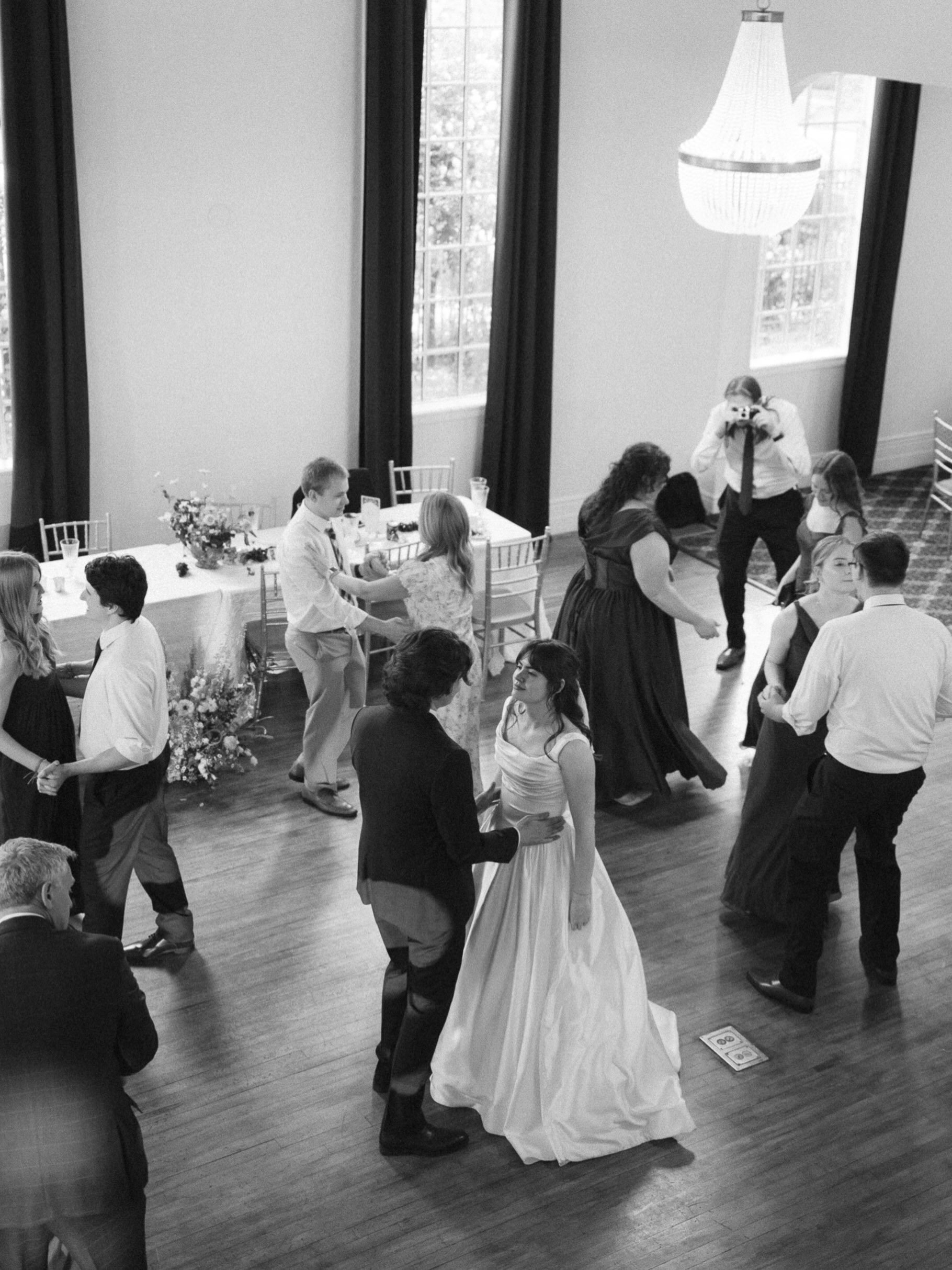 The dance floor 

#utahweddingphotographer #weddingdancefloor
