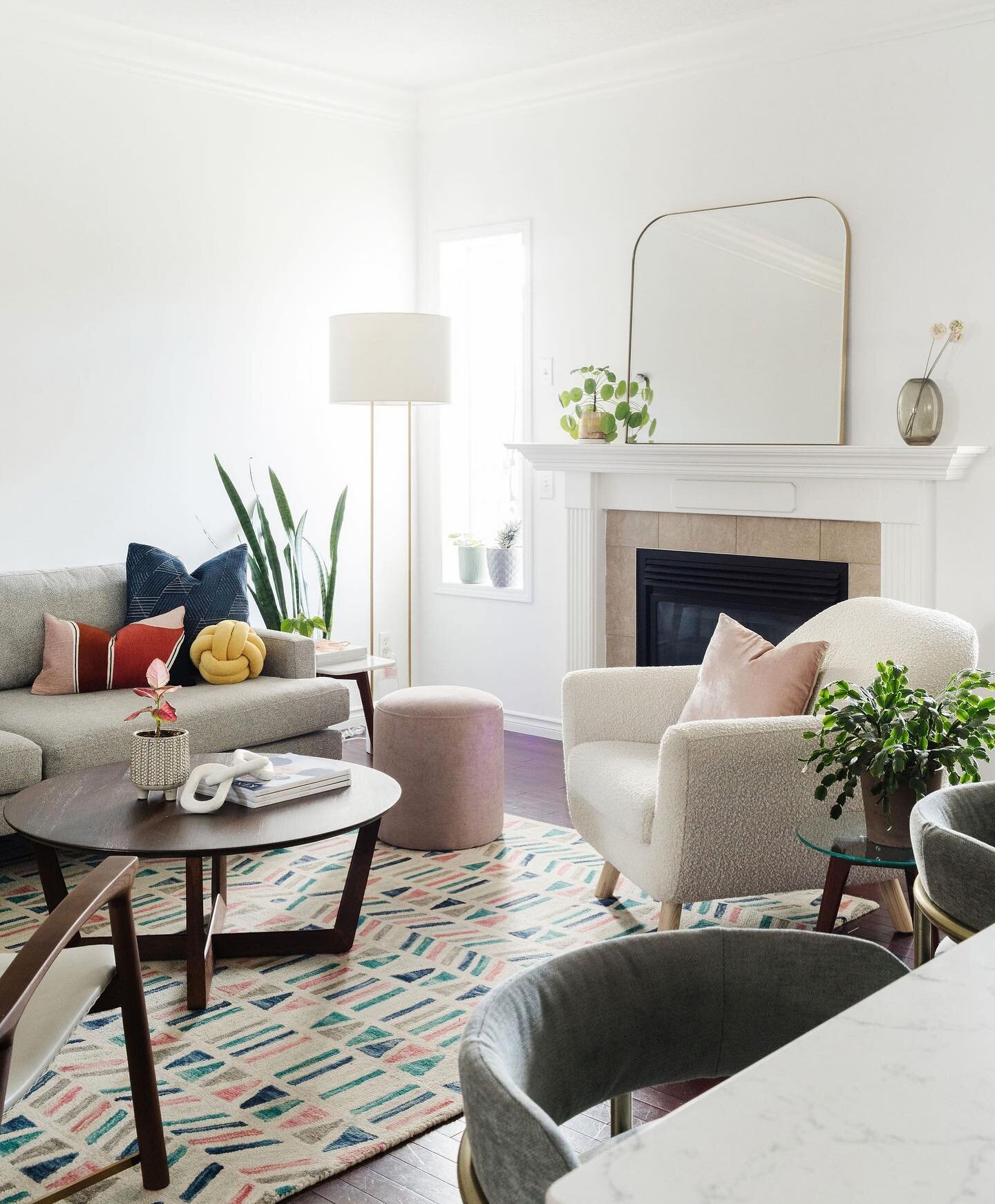 Starting the week with this cheerful view from #thegardenhouse project 
We love clients who embrace color - how happy is this space?!

Photo @sharon_litchfield