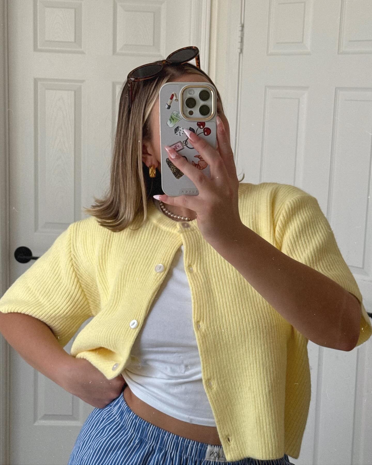 hi sunshine 🍋🦋☕️✨
&bull;
&bull;
&bull;
#summeroutfit #outfitinspo #outfitoftheday #girlswear