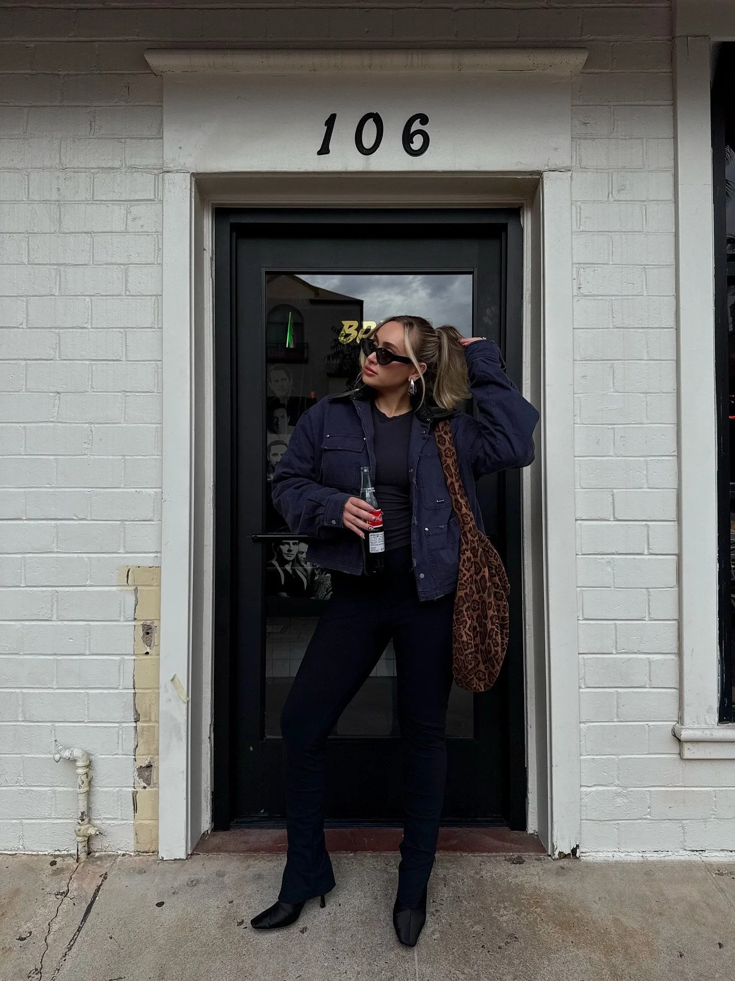 i am an autumn 🍂🥤🖤
&bull;
&bull;
&bull;
&bull;
#fall #falloutfitinspo #outfitinspo #girlswear #falloutfit