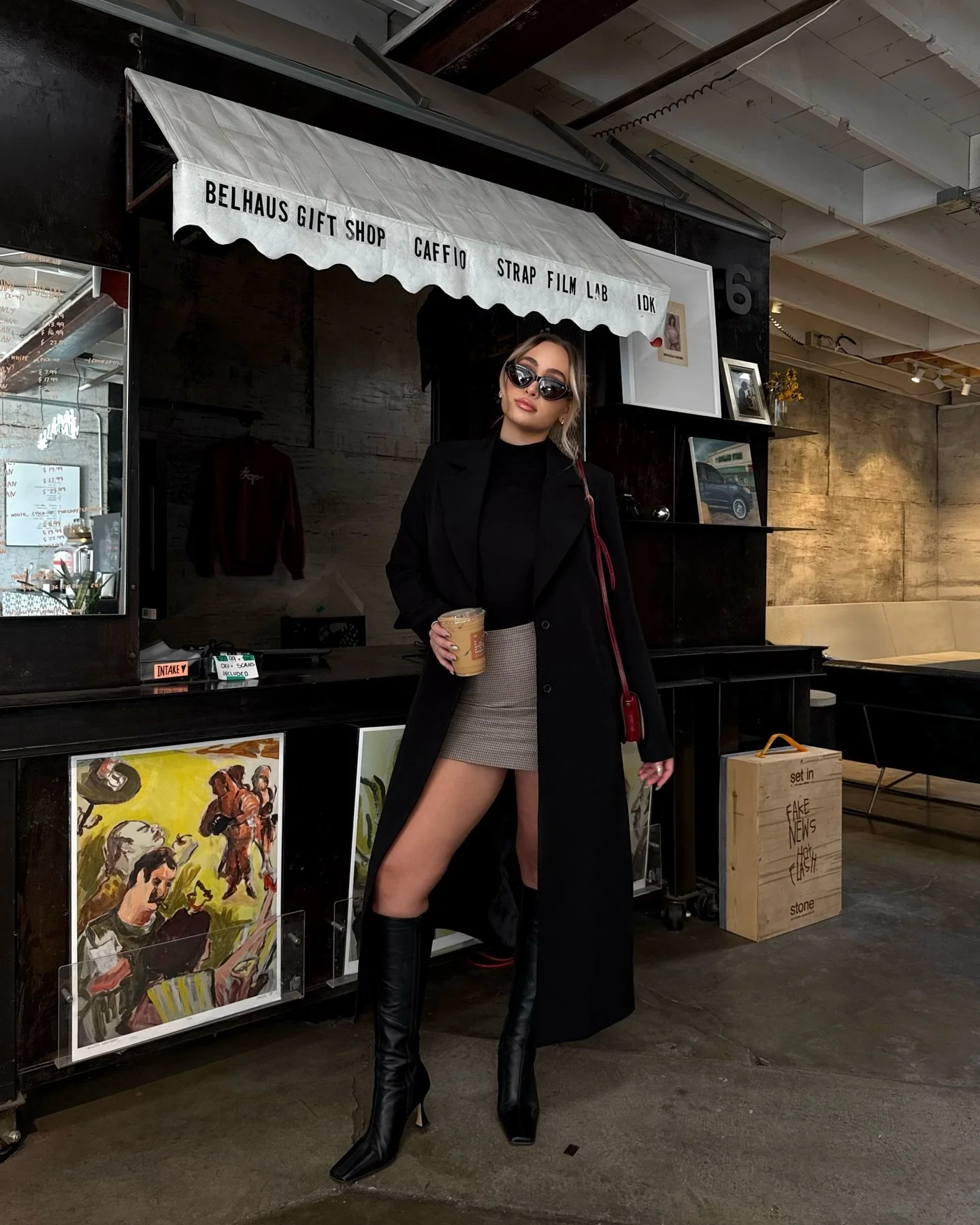 nothing like a good boot &amp; trench combo 🖤☕️
&bull;
&bull;
&bull;
&bull;
#outfitinspiration #trenchcoat #winteroutfitideas #cuteoutfits #girlswear