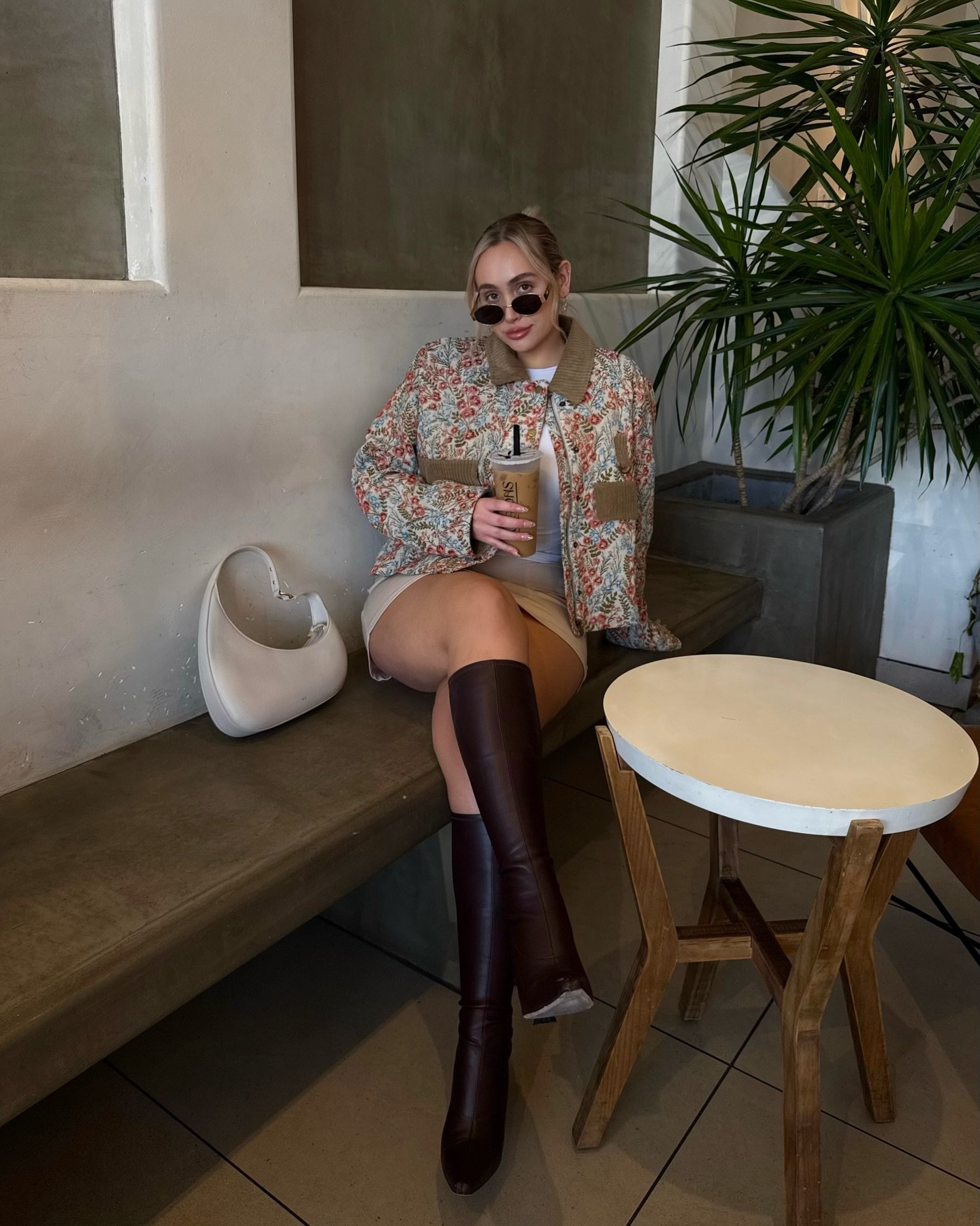 coffee run 💐☕️ @lulus 
&bull;
&bull;
&bull;
&bull;
#outﬁtinspo #springoutfits #girlswear #outfitideas4you