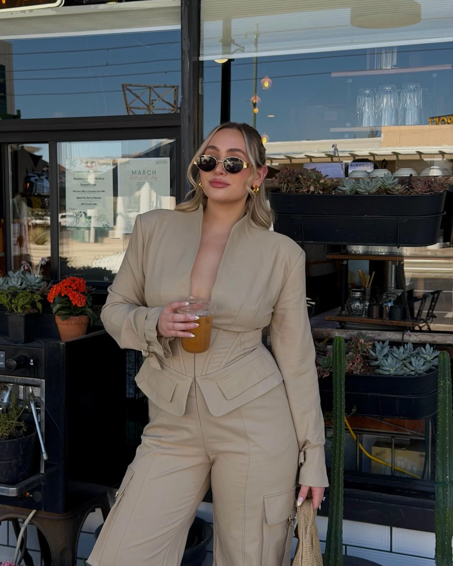 will never turn down a good jumpsuit 🤍💐🌵 @jluxlabel 
&bull;
&bull;
&bull;
&bull;
&bull;
#springoutfitideas #jumpsuit #outfitideas4you #girlswear