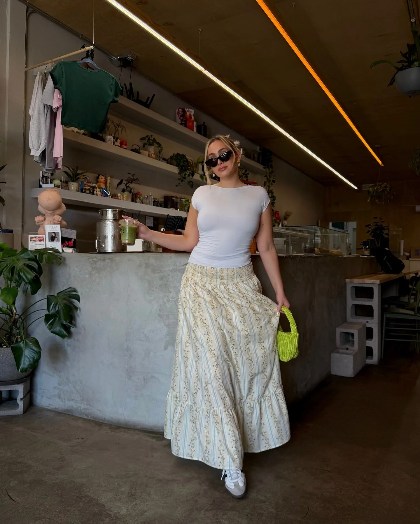 maxi skirts? yes please 🌻💐✨ @abercrombie #abercrombiepartner 
&bull;
&bull;
#springoutfitideas #outfitideas #maxiskirt #girlswear