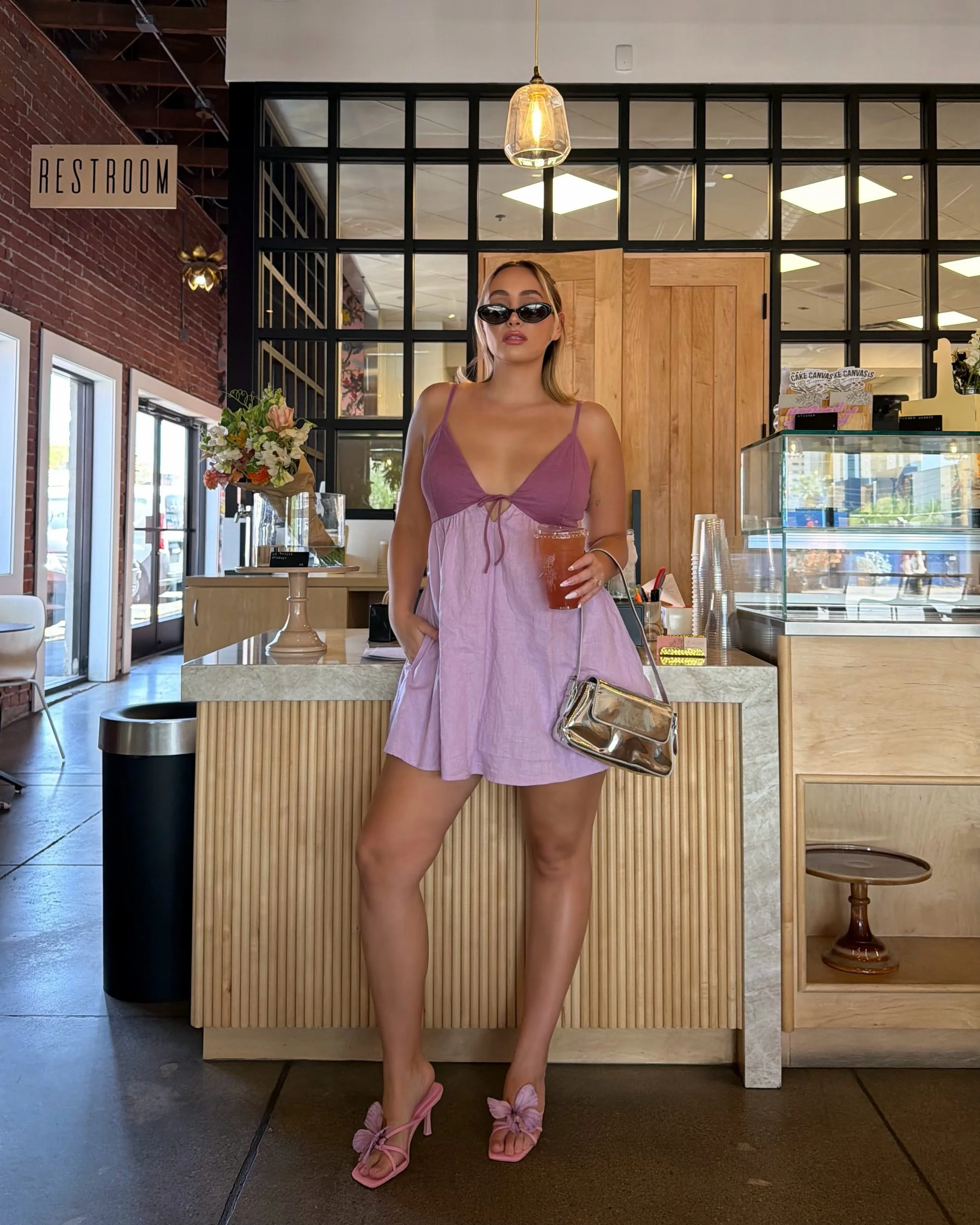 mini dresses all summer 🌷☀️ @abercrombie #abercrombiepartner 
&bull;
&bull;
&bull;
#summer #outfitinspo #popofpink #girlswear