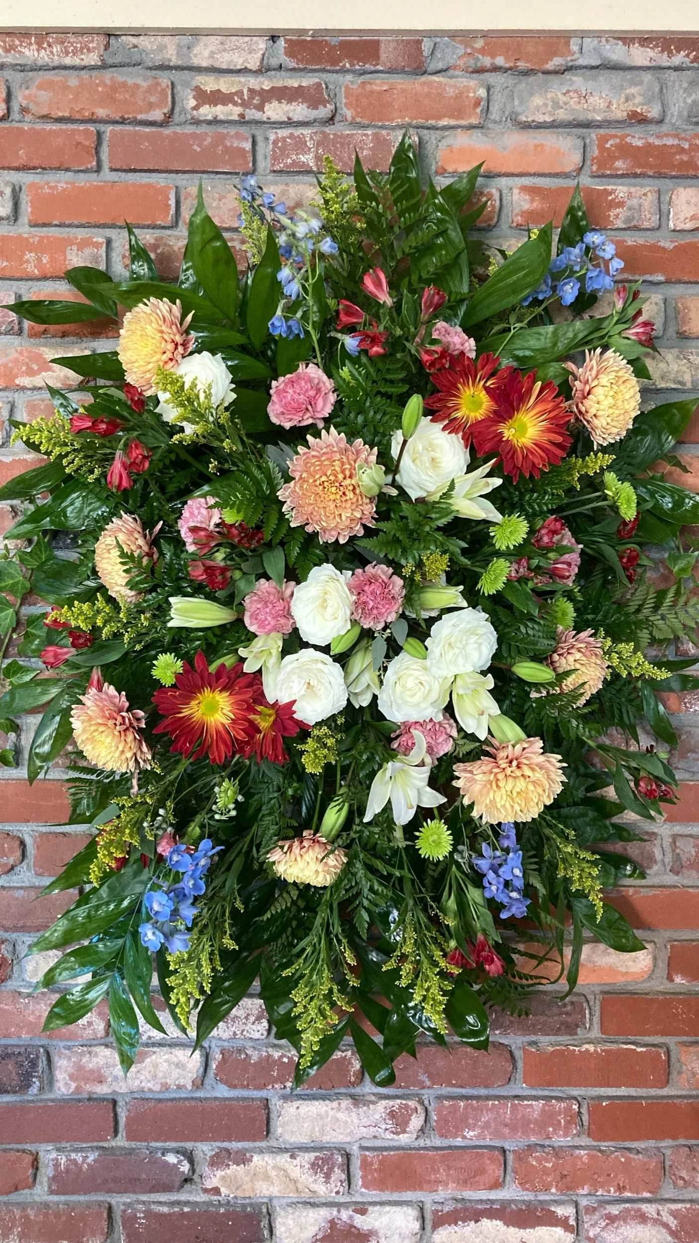 Standing funeral spray