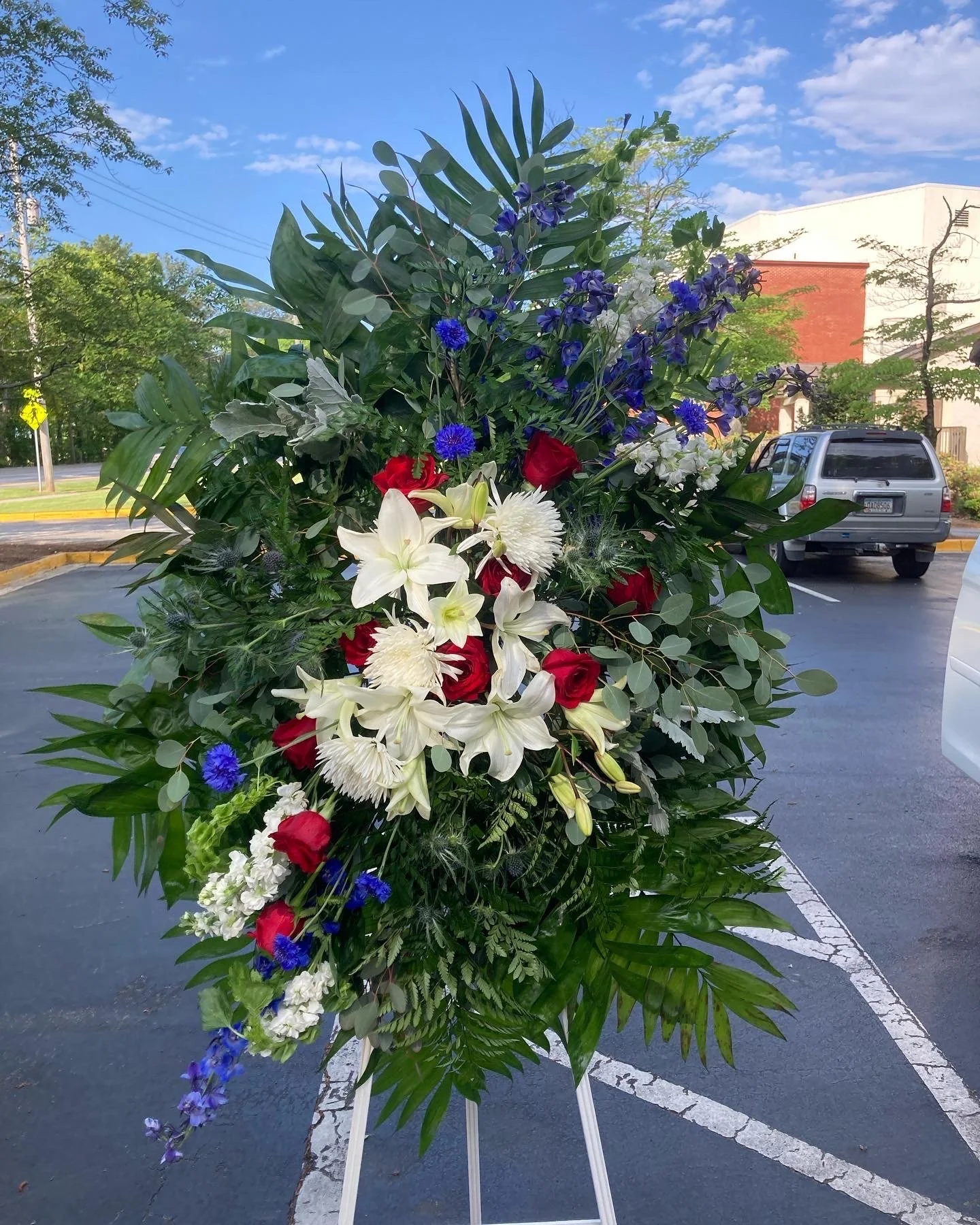 Standing funeral spray