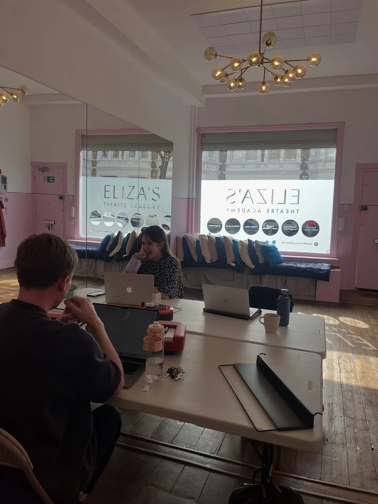 Some BTS of the last couple of months developing Rochester Knockers 🔮
1) Writing songs with the amazing @matthewfloydjones 
2) Shooting shadows
3) Many zooms with dramaturgy goddess @siandocksey- &ldquo;Is there a world where?&rdquo;
4) psycho siste