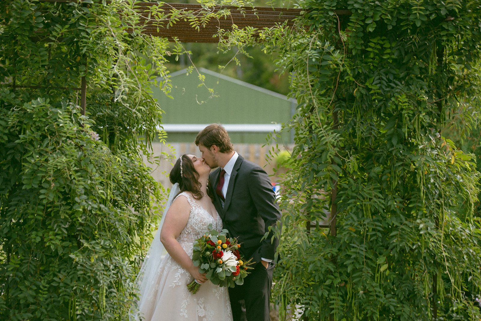  
  Photo Credit: 
   Sabrina Leigh Studios  
  assist 
   KT Creative Photography 
 