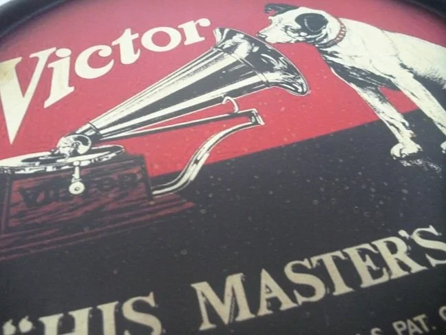 Metal Sign Paint Lid His Master's Voice Tin Vintage Bar Wall Display Cap 33cm RG2303C (2).JPG