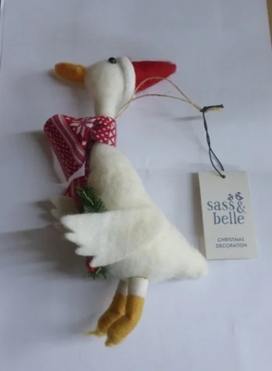 Sass & Belle Goose Wreath Felt Hanging Brown Spot Xmas Tree Decoration Novelty (7).JPG