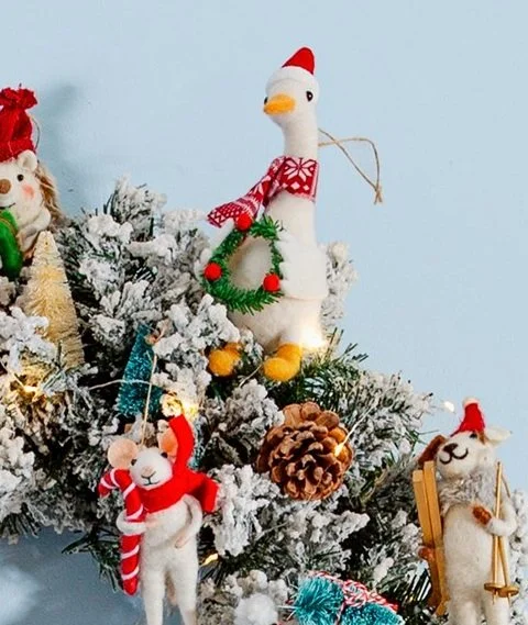 Sass & Belle Goose Wreath Felt Hanging Brown Spot Xmas Tree Decoration Novelty HOBXM171_A (3).jpg