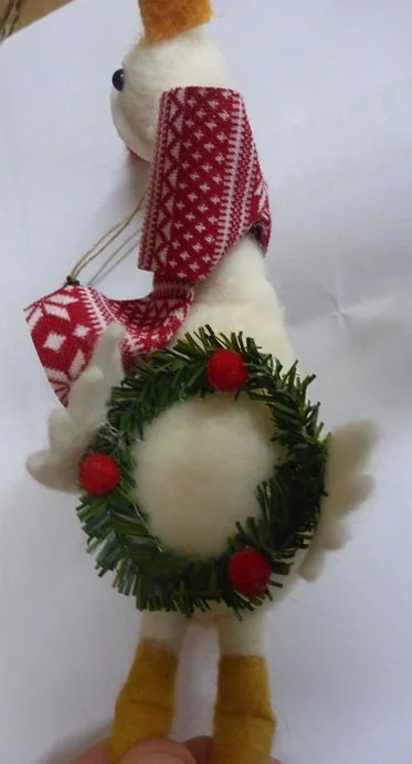 Sass & Belle Goose Wreath Felt Hanging Brown Spot Xmas Tree Decoration Novelty (5).JPG