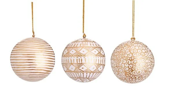 Sass & Belle White Gold Papier Mache Bauble Leafy Round Christmas Tree Decor NewGMDXM036_A (1).jpg