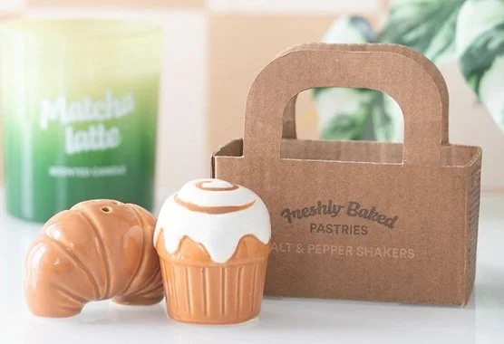 Pastry Salt Pepper Shaker Cruet Set 2 Ceramic Pot Pots Shake Croissant Muffin BH_29027 (1).jpg