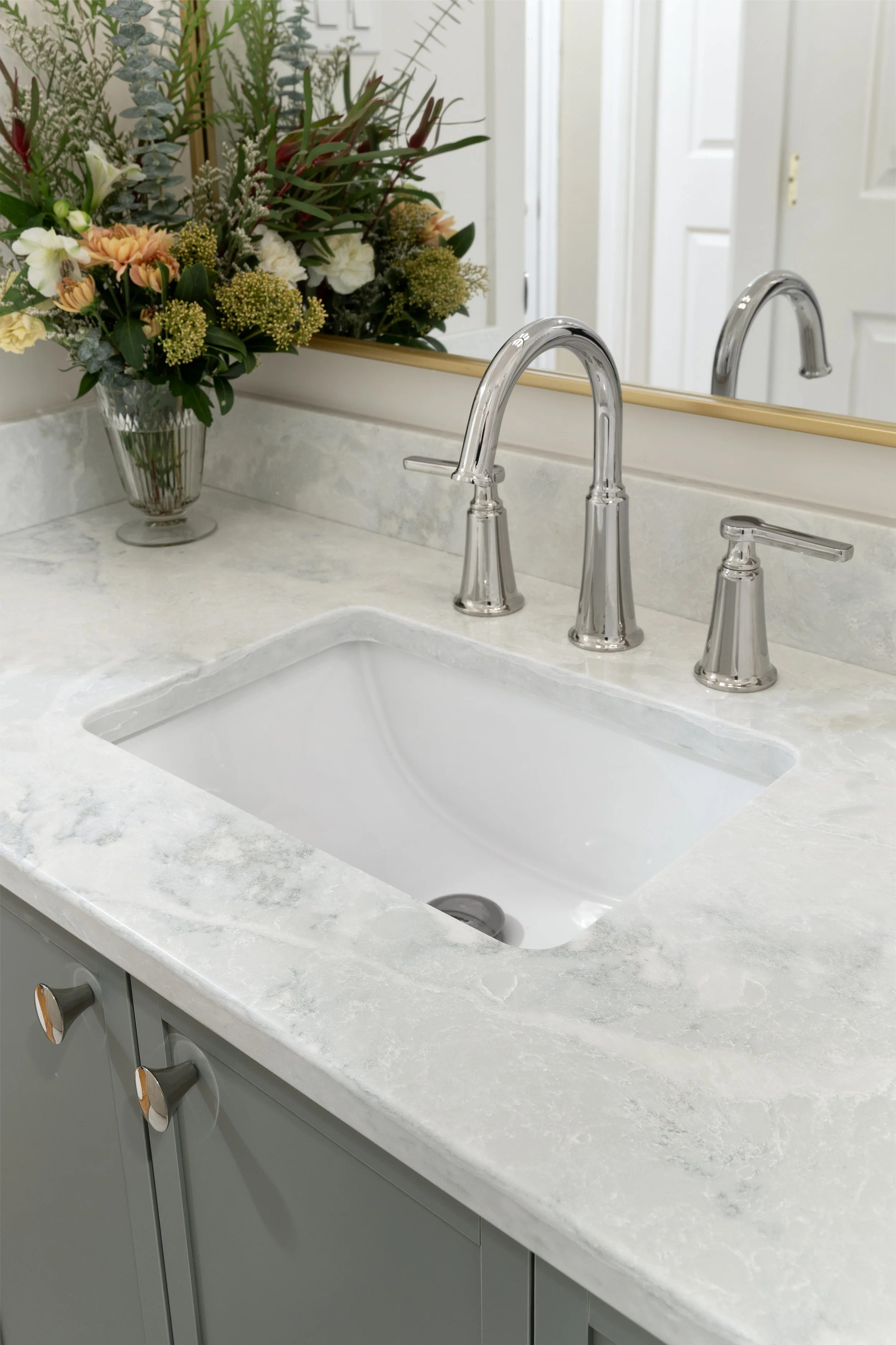 Vicostone’s Esmeralda quartz counters features an ethereal billowing fog pattern sits on top of Eucalyptus Green Cabinetry from Backbone Cabinet Solutions in North Vancouver, BC