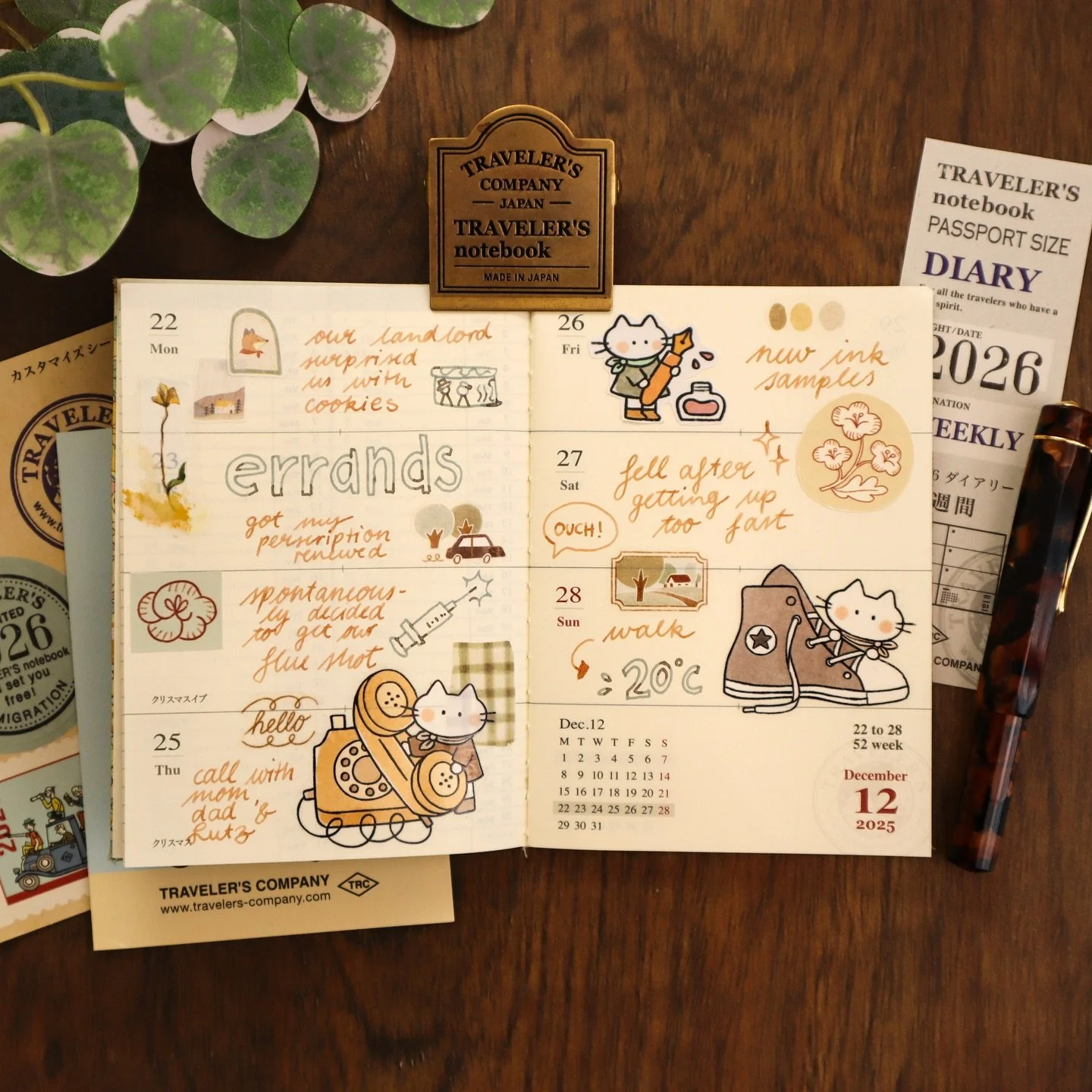 🧡 First weekly spread in my Passport TN 🙌 So fun to finally use the &ldquo;official&rdquo; layout after drawing my on tester pages ☺️
Also, i need to explore this ink combination more! The blue ink is Sailor&rsquo;s Yuki Usagi and the blush is Tera