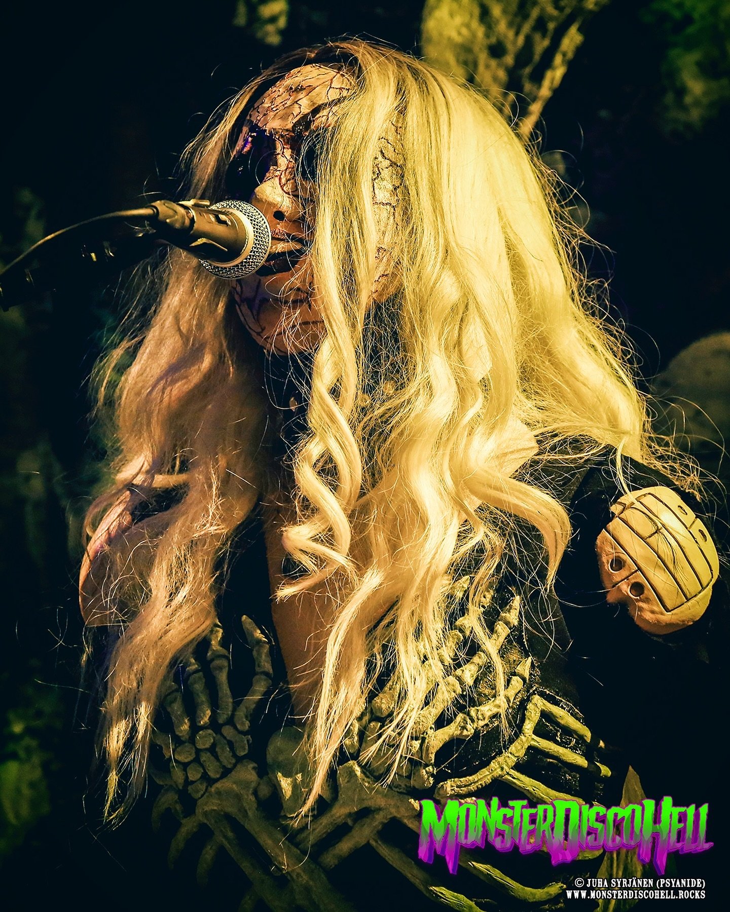 It&rsquo;s almost weekend, monstermaniacs! Hang in there just a little longer! Let&rsquo;s make this Friday Hella Good with this previously unused shot of Hella singing her heart out at Helsinki Ice Hall on May 19th 2023. The UNLIVING PICTOUR SHOW he