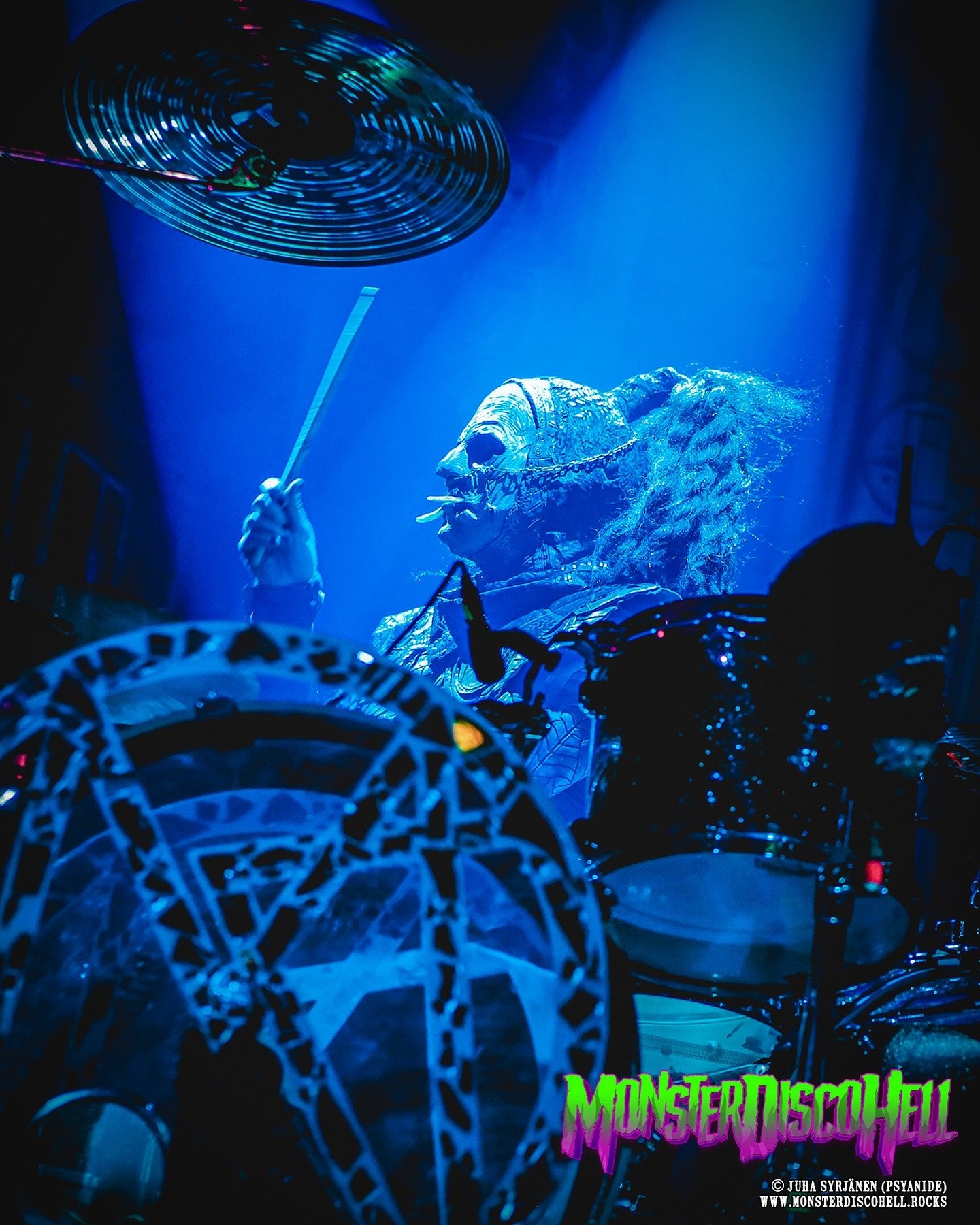 A new week starts with Manaday, how else? And to start this week here on MDH, here&rsquo;s a previously unused shot of the Pale Pastor behind his drum set at Tavastia, Helsinki on December 8th 2022. The UNLIVING PICTOUR SHOW takes a day off today bef