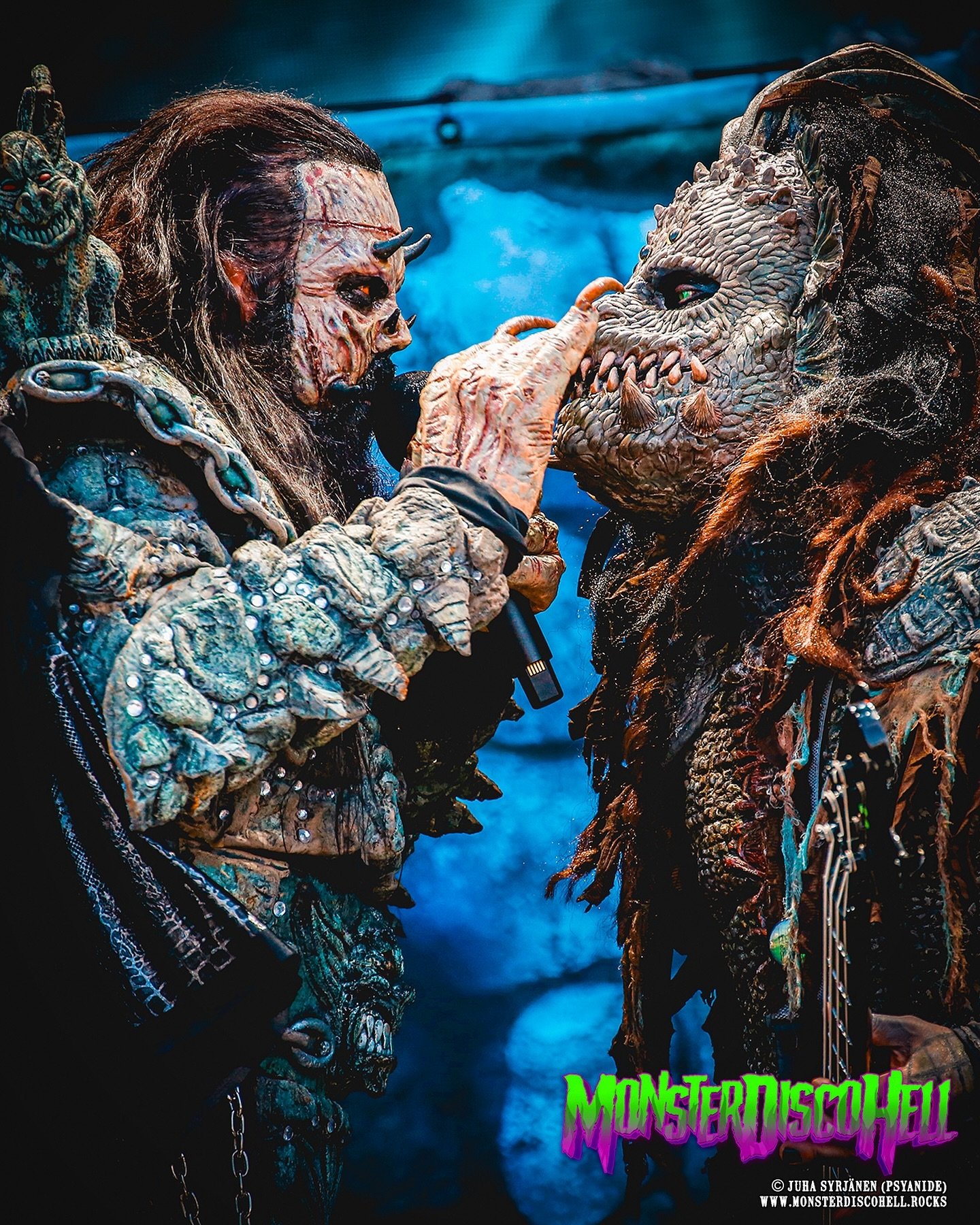 Everyone who&rsquo;s seen the band perform Thing In The Cage live, knows exactly what&rsquo;s happening in this picture! Mr. Lordi offering some finger food snacks to Hiisi in this previously unused shot from Rockfest, Hyvink&auml;&auml; on June 13th