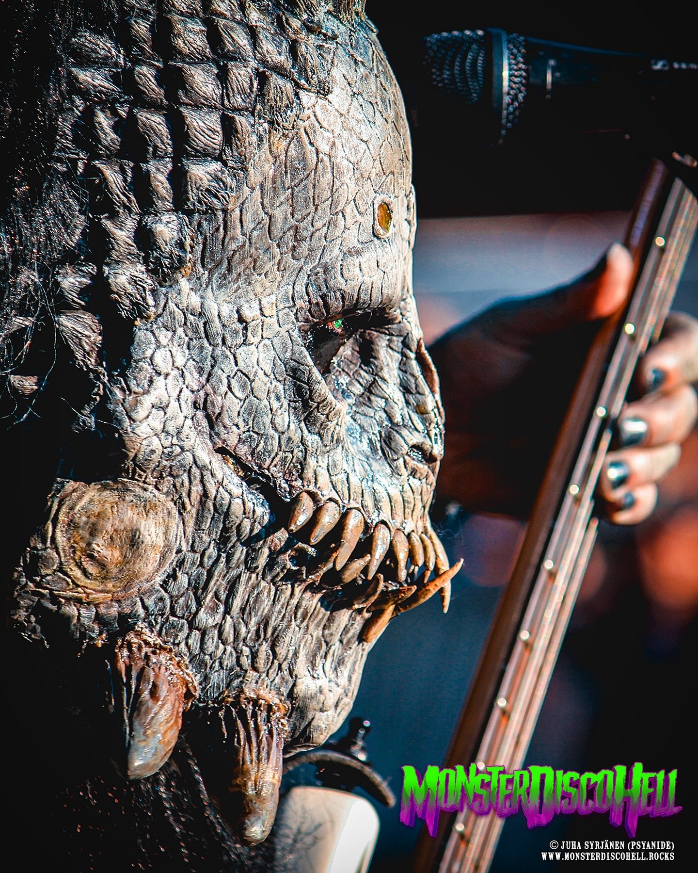 Well, suddenly it&rsquo;s Hiistai again! How nice is that!? For today&rsquo;s lizard lovin&rsquo; post, let&rsquo;s enjoy this previously unused, extreme close-up shot of the Reptroll from a rare angle I managed to snap from the side of the stage at 