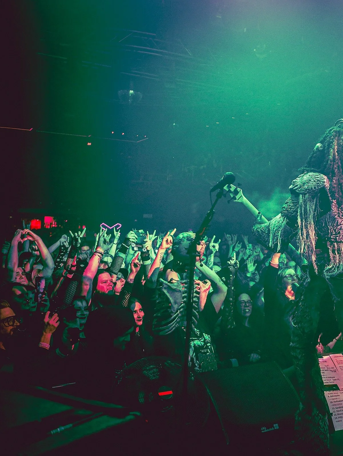 Happy Sunday, everyone! In today&rsquo;s Sunday Sundries, let&rsquo;s take a peek how it looks up there on stage from the band&rsquo;s POV! All those monstermaniacs throwing their hands up in the air, ready to do whatever the band tells them to! Amaz