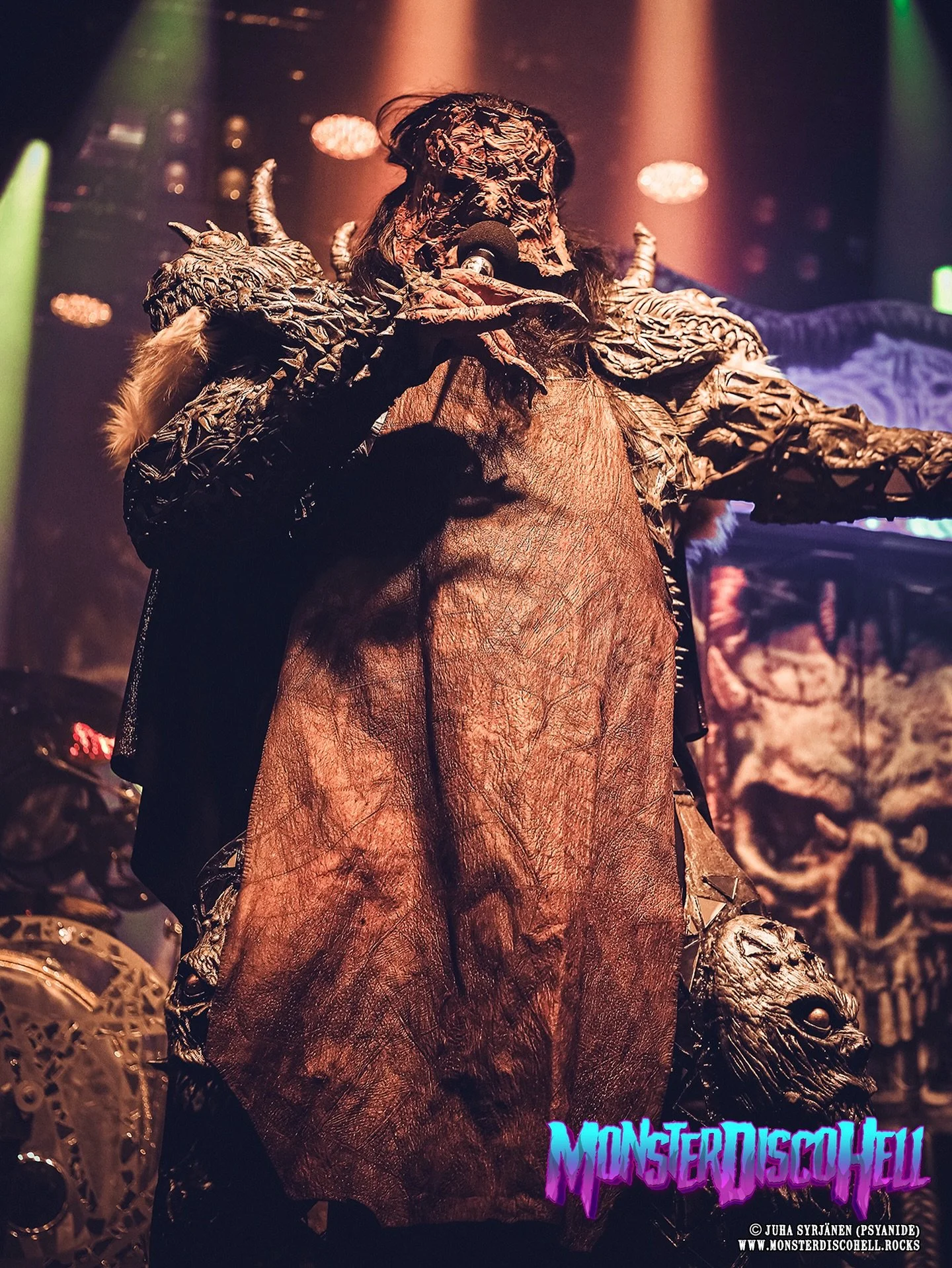 Happy Saturday and weekend, &rsquo;maniacs! What&rsquo;s up? What are your weekend plans? Hanging out with family or friends? Doing nothing and just resting and chilling? Whatever you&rsquo;re doing, here&rsquo;s a previously unused shot of Mr. Lordi