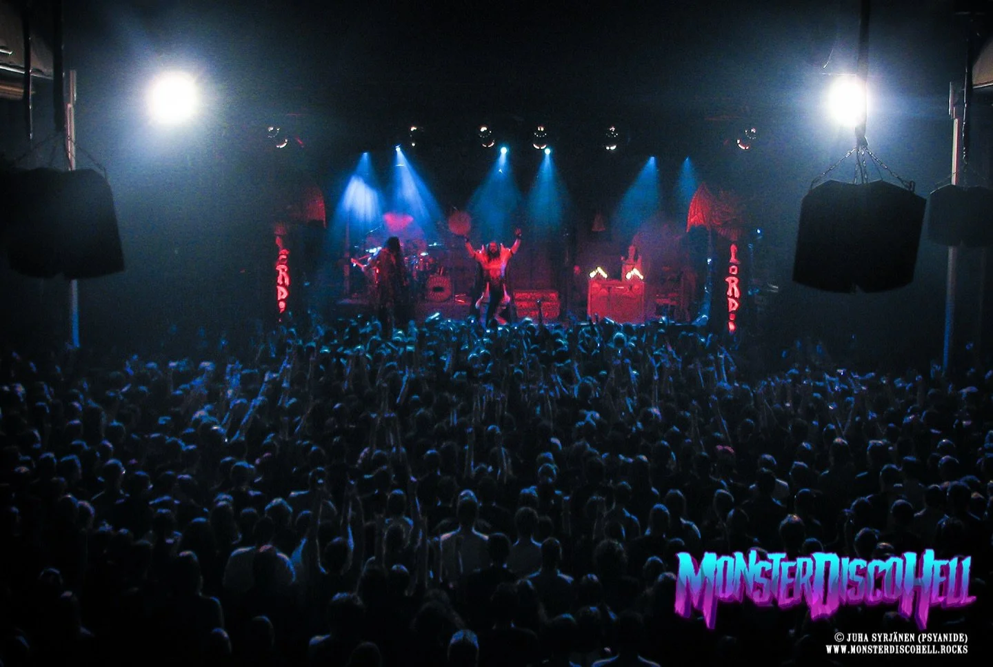 The tour is over, but that doesn’t mean we can’t reminisce about previous tours, especially when it’s Throwback Thursday! Here’s a shot taken at Élysée Montmartre in Paris, France when Lordi played there almost e