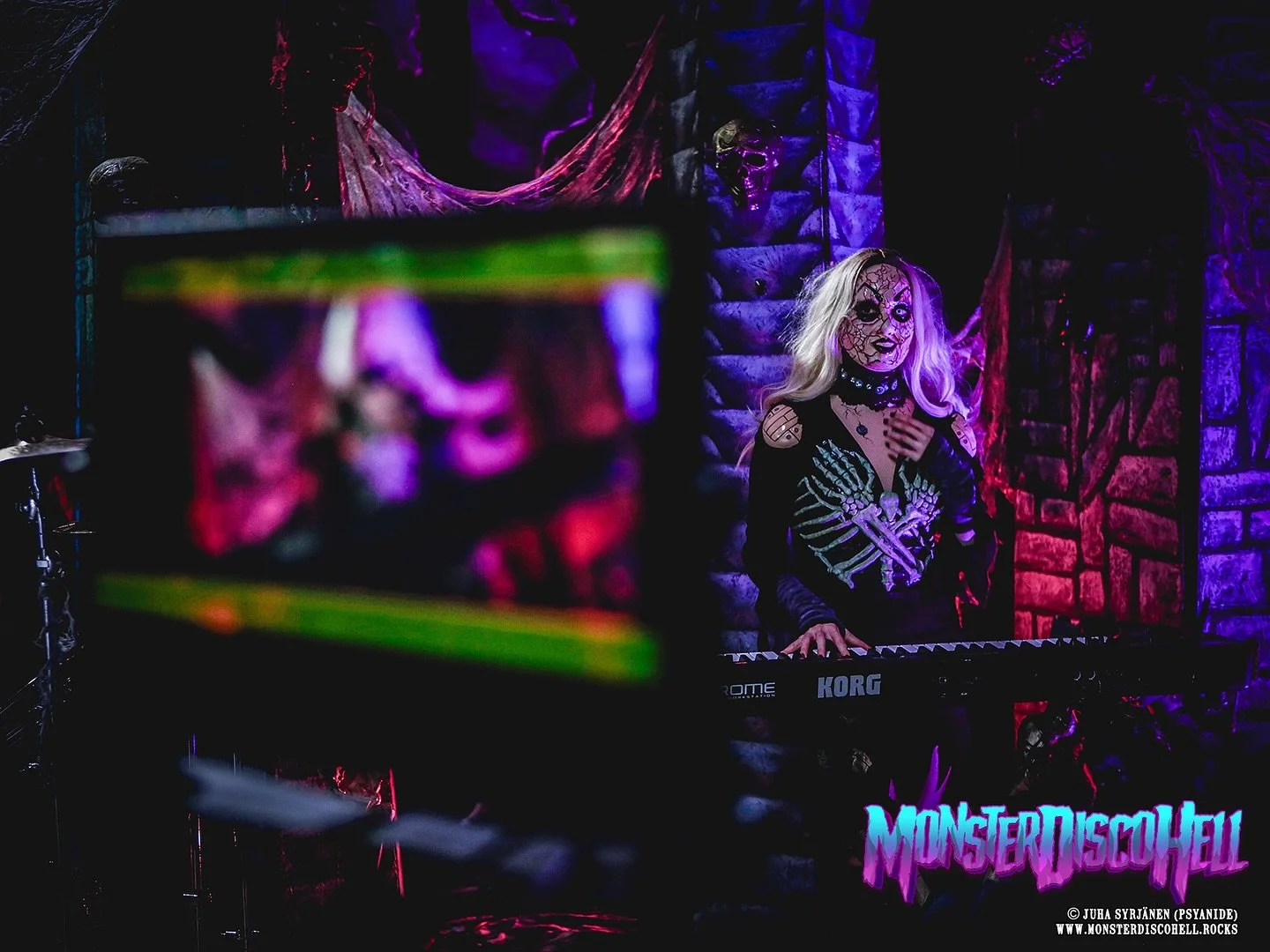 The weekend is almost here, yay! Not gonna lie, it&rsquo;s been a week, but today is finally Hella Good Friday, so that&rsquo;s nice! And we&rsquo;ll pick up where we left off before yesterday&rsquo;s throwback post; Screem Writers Guild era shots. T