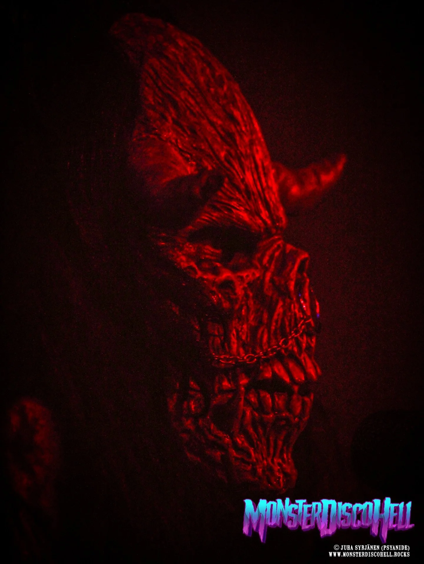 The HellBull keeping watch in full devilish red lighting&hellip; damn&hellip; that&rsquo;s kinda epic, haunting and intimidating. So yeah, it&rsquo;s Throwback Thursday time! Exactly 15 years ago today, on November 13th 2010, Lordi played at Virgin O