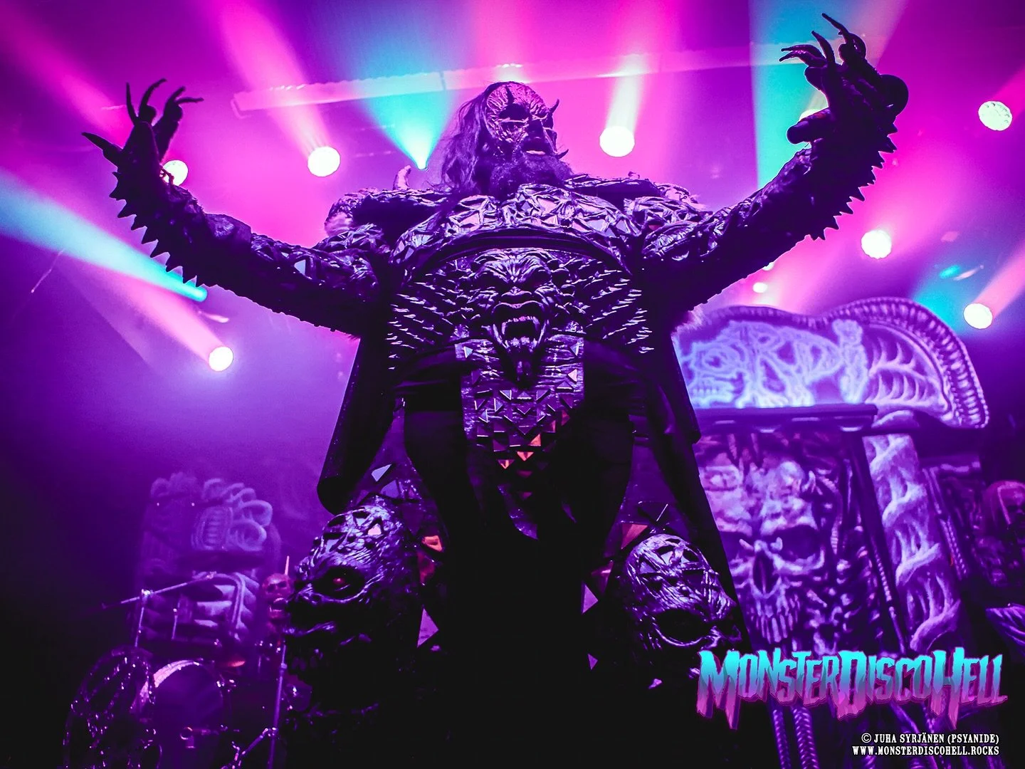 Saturday and weekend is finally here! Let&rsquo;s welcome these much-needed days off with arms wide open. Like Mr. Lordi does here in this previously unused shot, taken at Tavastia, Helsinki on March 22nd 2025. 💜🩷🩵 Unless you&rsquo;re working this