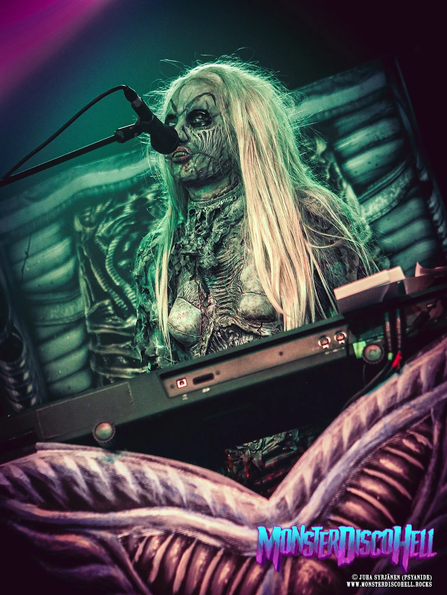 Aah, another rough week is coming to its end and it&rsquo;s finally Friday! And because you&rsquo;re viewing this photo here on MDH, it&rsquo;s of course Hella Good Friday! Some call it Black Friday today, but we&rsquo;re not going into that whole th