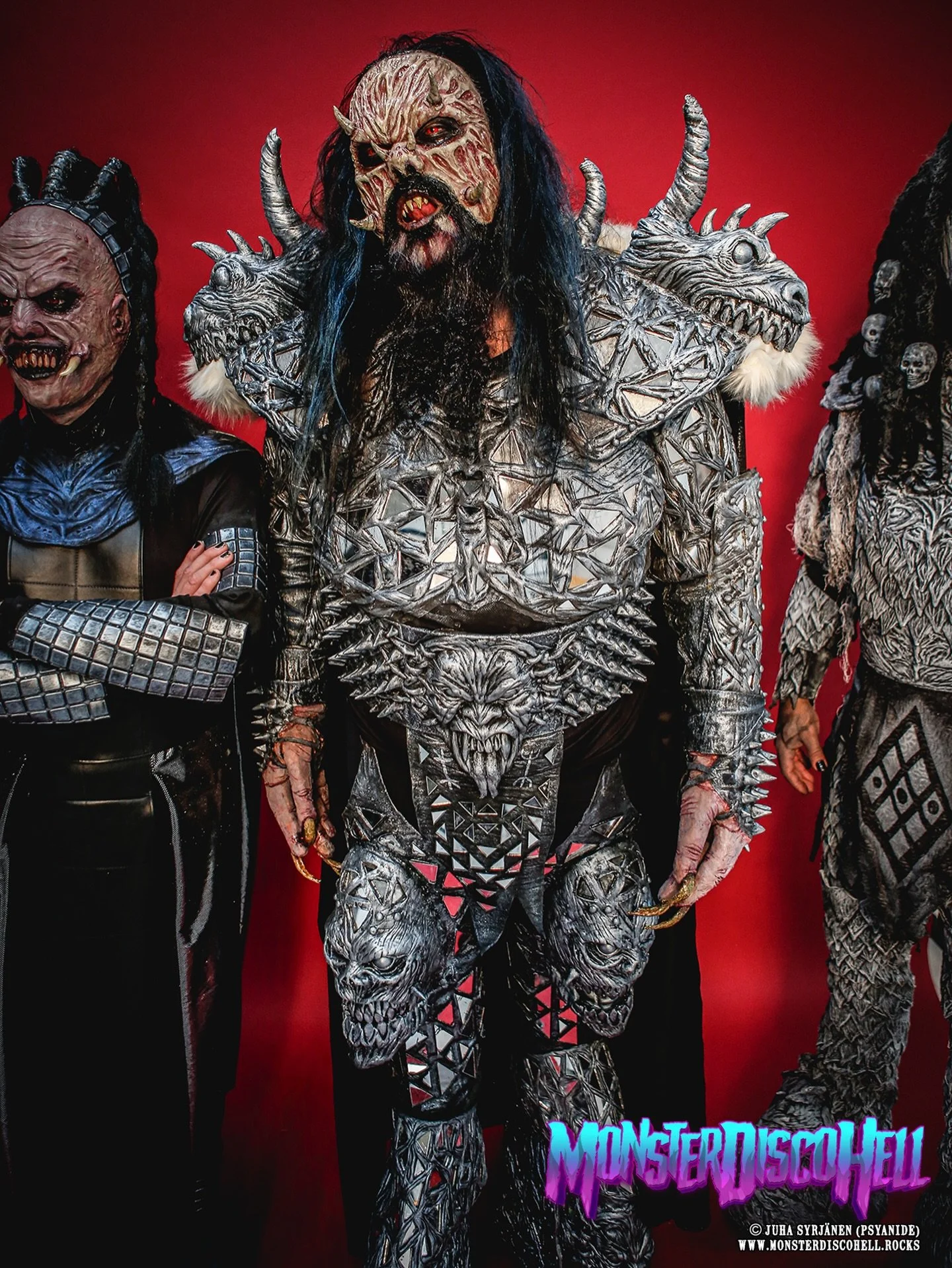 &rdquo;Ummm, can you say that again? What the fuck do you mean the weekend is almost over already and tomorrow it&rsquo;s back to work again? But I don&rsquo;t wanna!&rdquo;

Okay, it&rsquo;s Sunday, so happy Sunday, maniacs! I don&rsquo;t have anyth