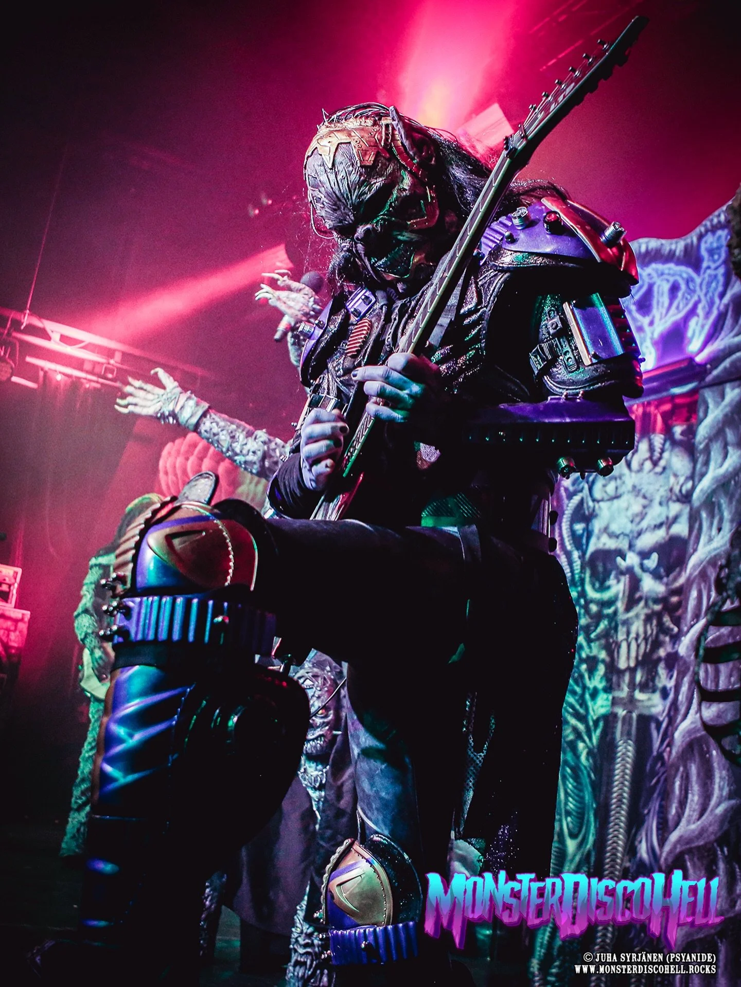 Hammer-ons, pull-offs, bends, slides, sweeps, picking, tapping, those godsdamn sweet pinch harmonics and countless other techniques! Kone does it all! Hey, it&rsquo;s Wednesday and time for our mid-week mechanical machine monsterman madness moment he