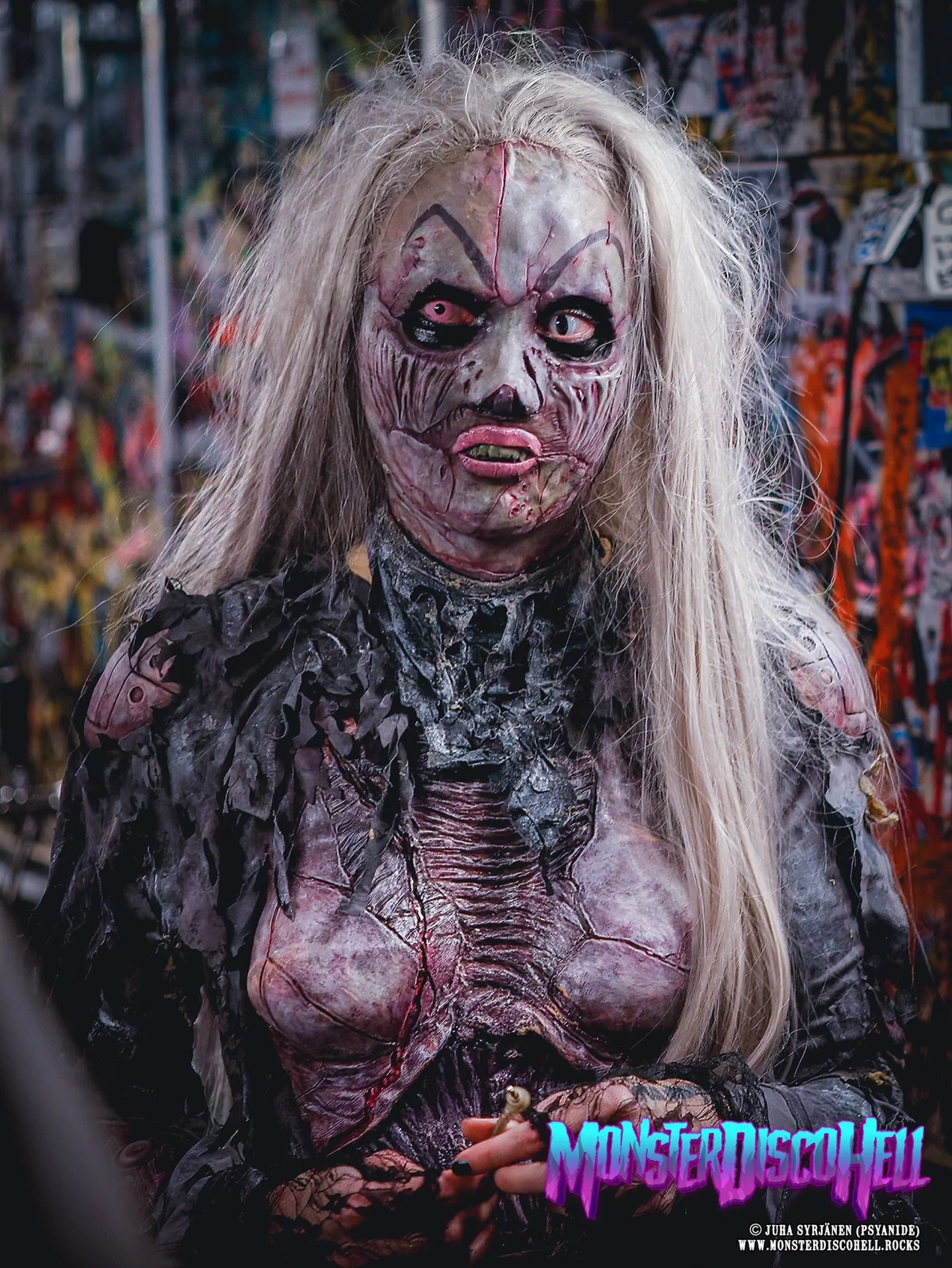 Oh yeah, monstermaniacs! The weekend is finally almost here again! Just a few more hours to go! We&rsquo;ve got this! It&rsquo;s Friday and Fridays are always Hella Good here on MDH. For today&rsquo;s Schizo Scarbie Doll shot, here&rsquo;s a previous