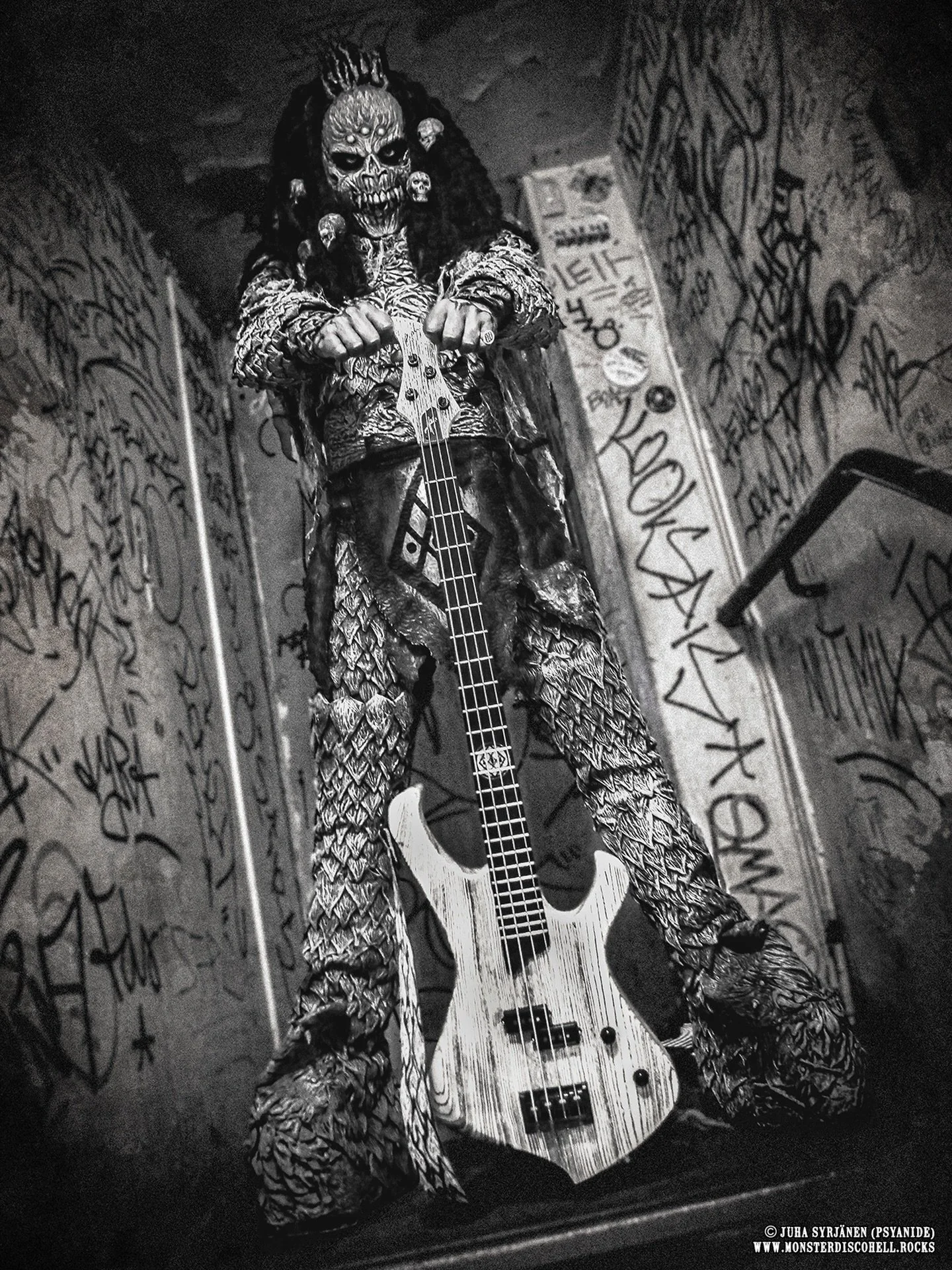 For today&rsquo;s Hiistai post, I wanted to treat you with this unused and never-before-seen shot of the Reptroll from the little promo photo shoot we did for @esh_basses before the show at Tavastia, Helsinki on March 22nd 2025. I think the photo spe