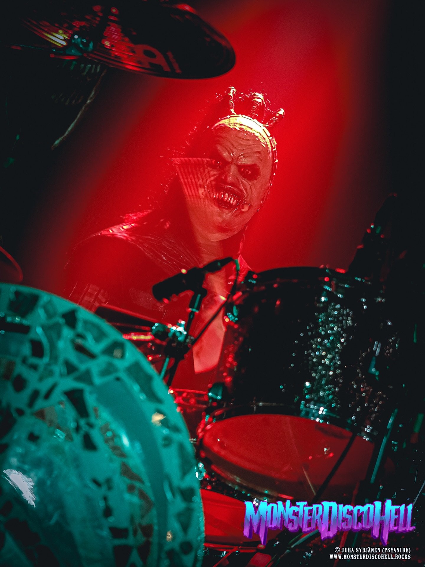 It&rsquo;s a new week starting once again. Hope you all had a good weekend, I know I did! Anyway, yeah, like every week here on MDH, we&rsquo;ll start it with a Manaday photo! This previously unused shot of the Pale Pastor looking straight at my came