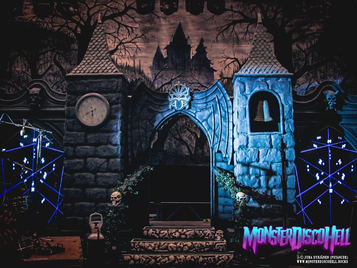 It&rsquo;s February already! Believe it or not! And since it&rsquo;s the Sunday Sundries, and it&rsquo;s the 20th anniversary year of The Arockalypse album and the beginning of that era, let&rsquo;s take a better look at the bigger stage props and se